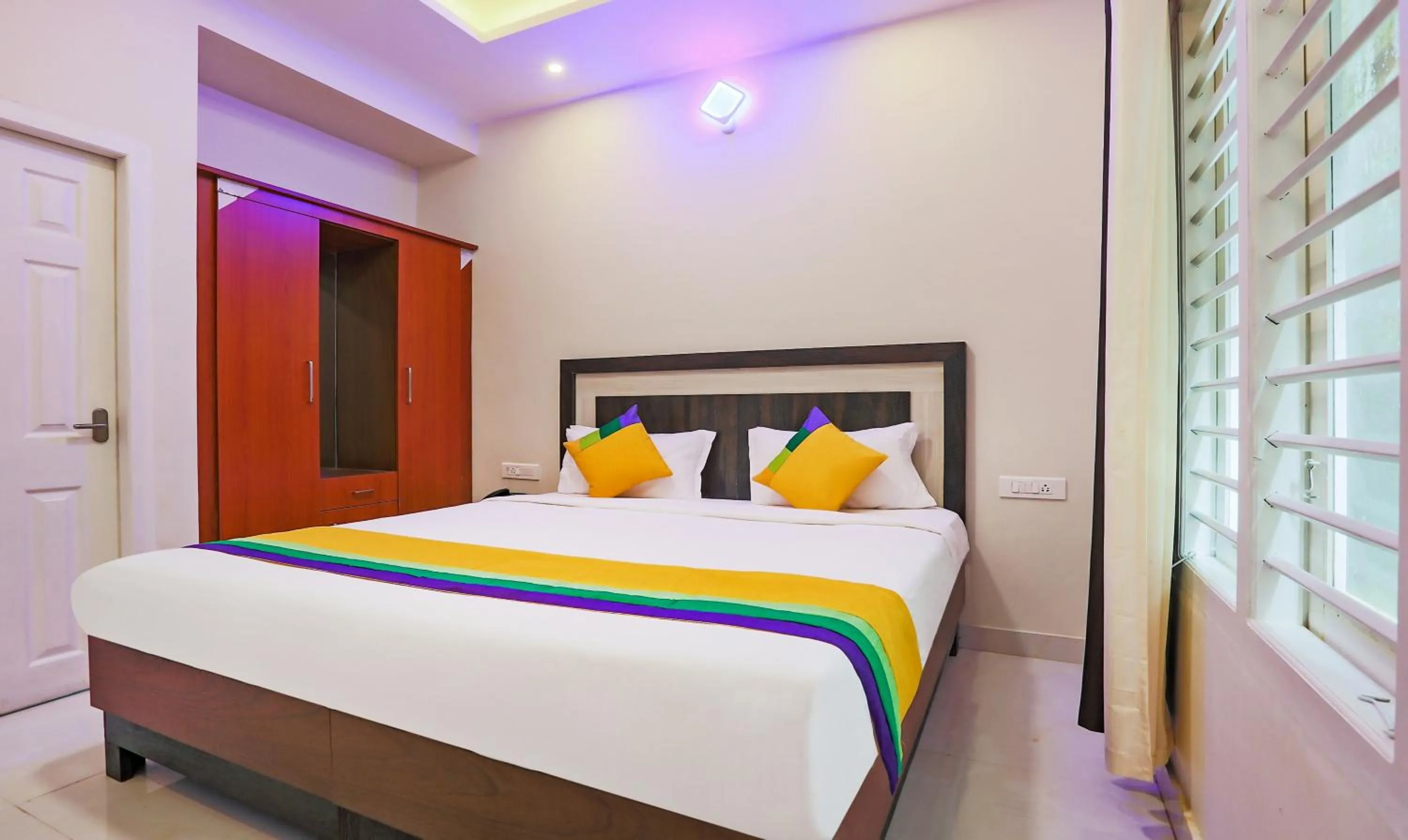 Bedroom, Bed in Itsy Hotels Kottaram Residency, 10 Mins To Botanical Garden