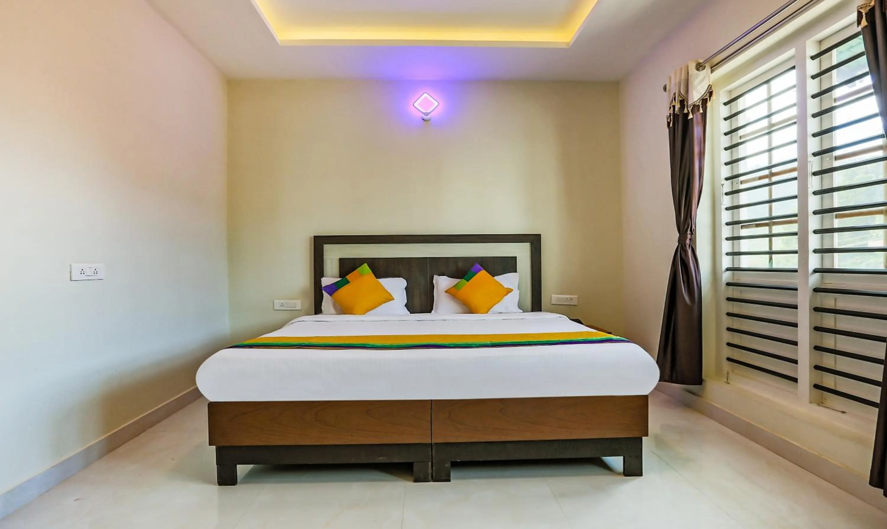 Bedroom, Bed in Itsy Hotels Kottaram Residency, 10 Mins To Botanical Garden