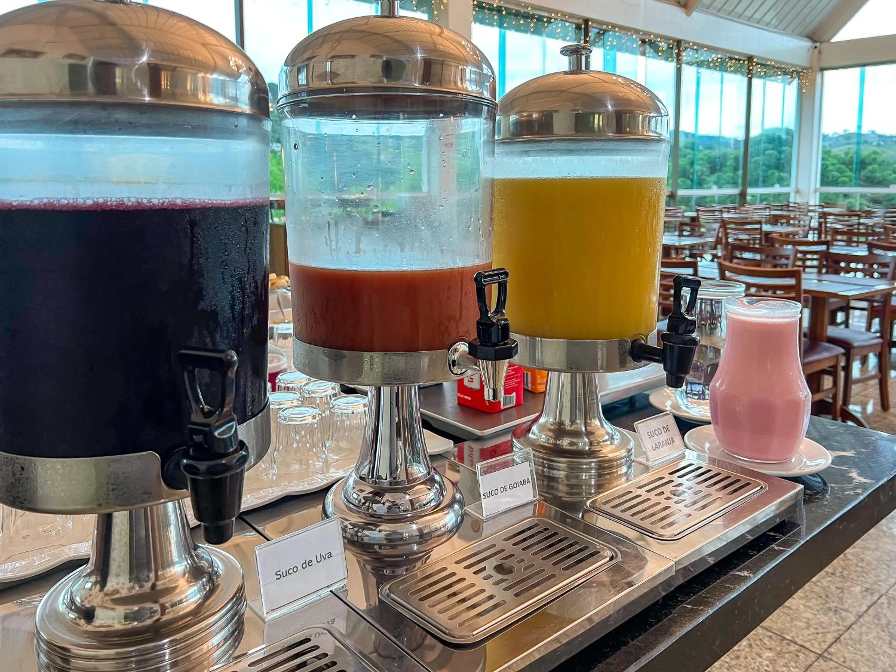 Breakfast in Hotel Dan Inn Campos do Jordão