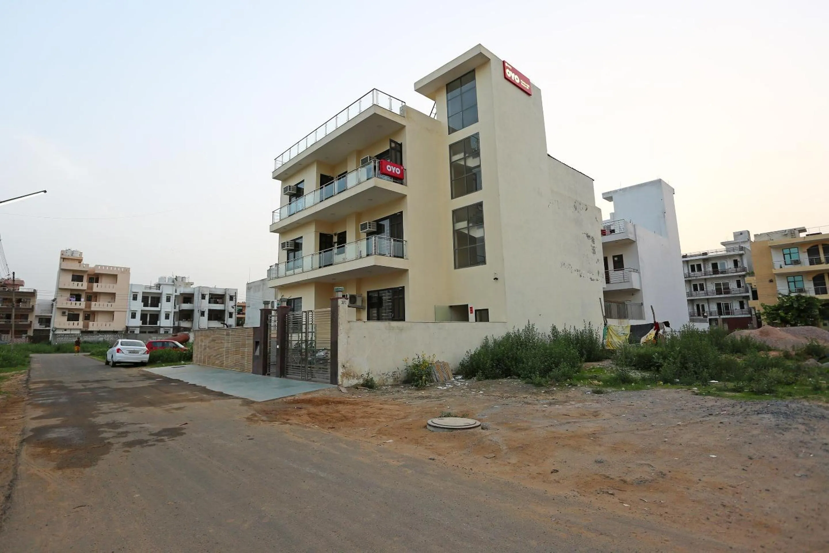 Facade/entrance in Hotel O The Shan