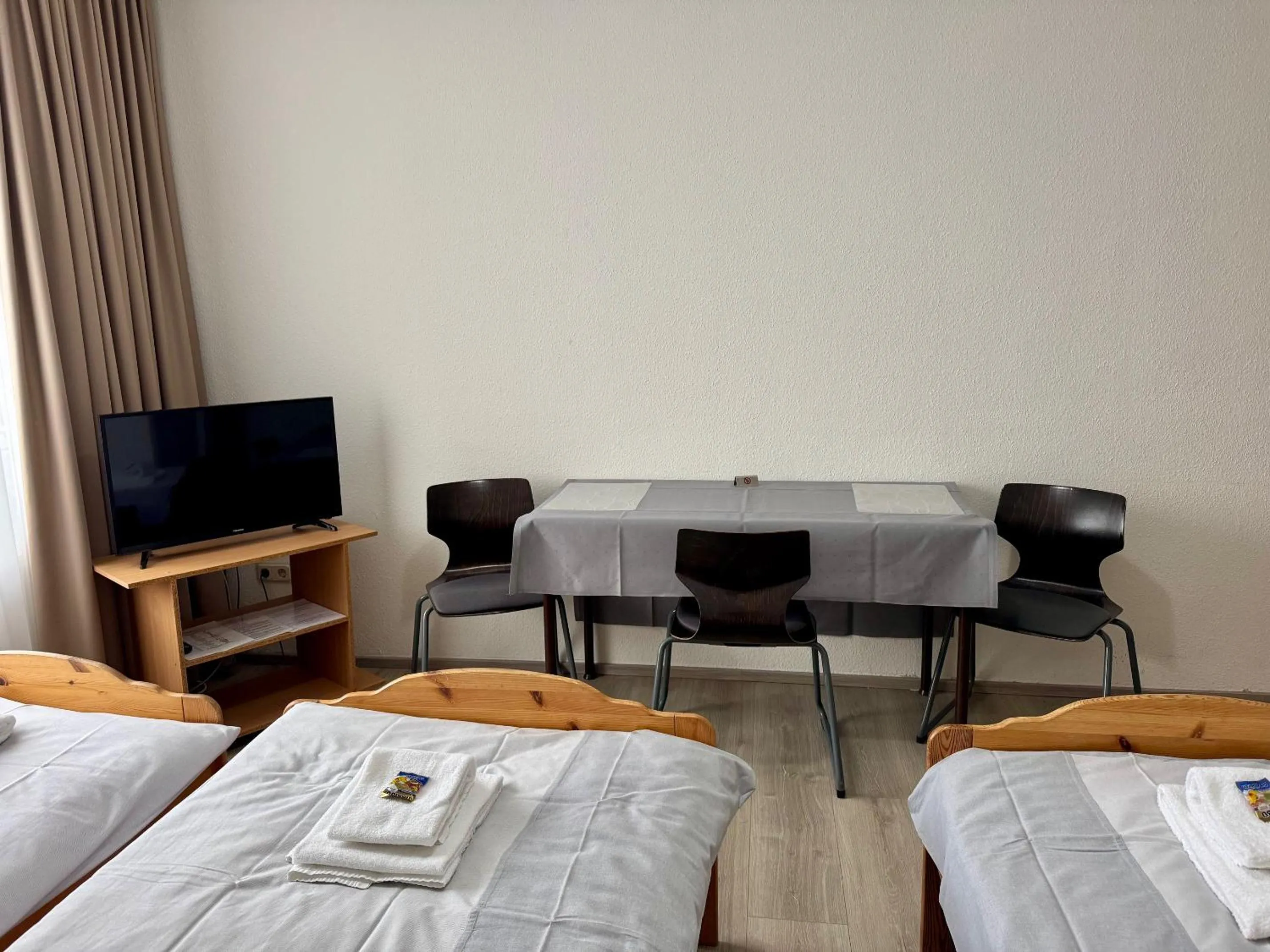 Photo of the whole room, Bed in Gästehaus Haßloch/Pfalz