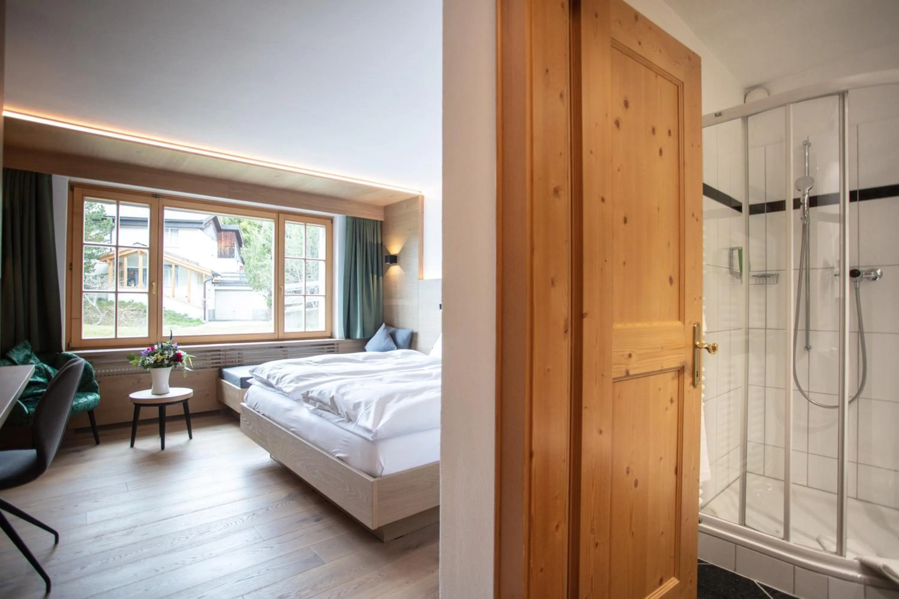 Bathroom, Bed in Posthotel Valbella - Berge, Spa & Wir