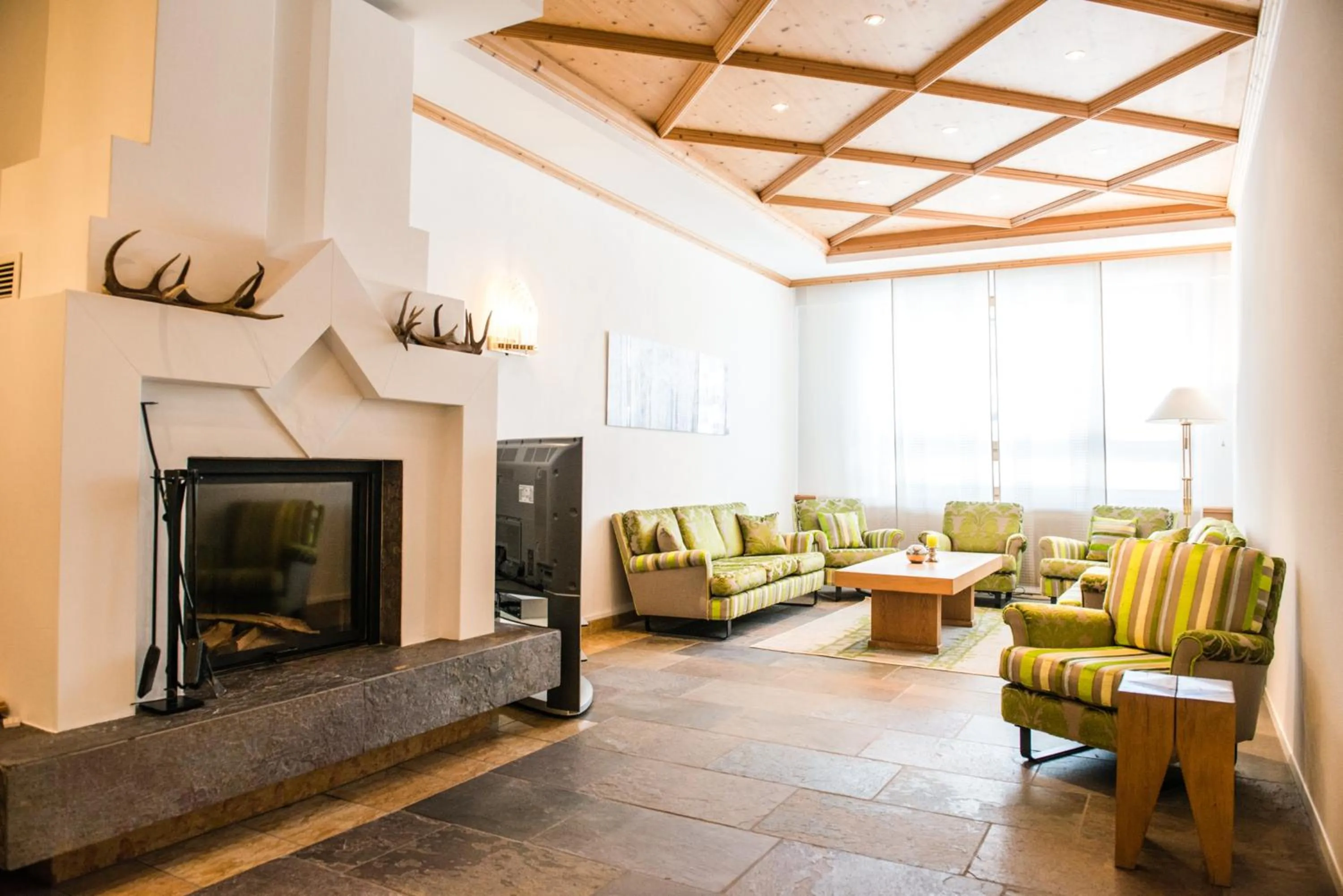 Communal lounge/ TV room in Posthotel Valbella - Berge, Spa & Wir