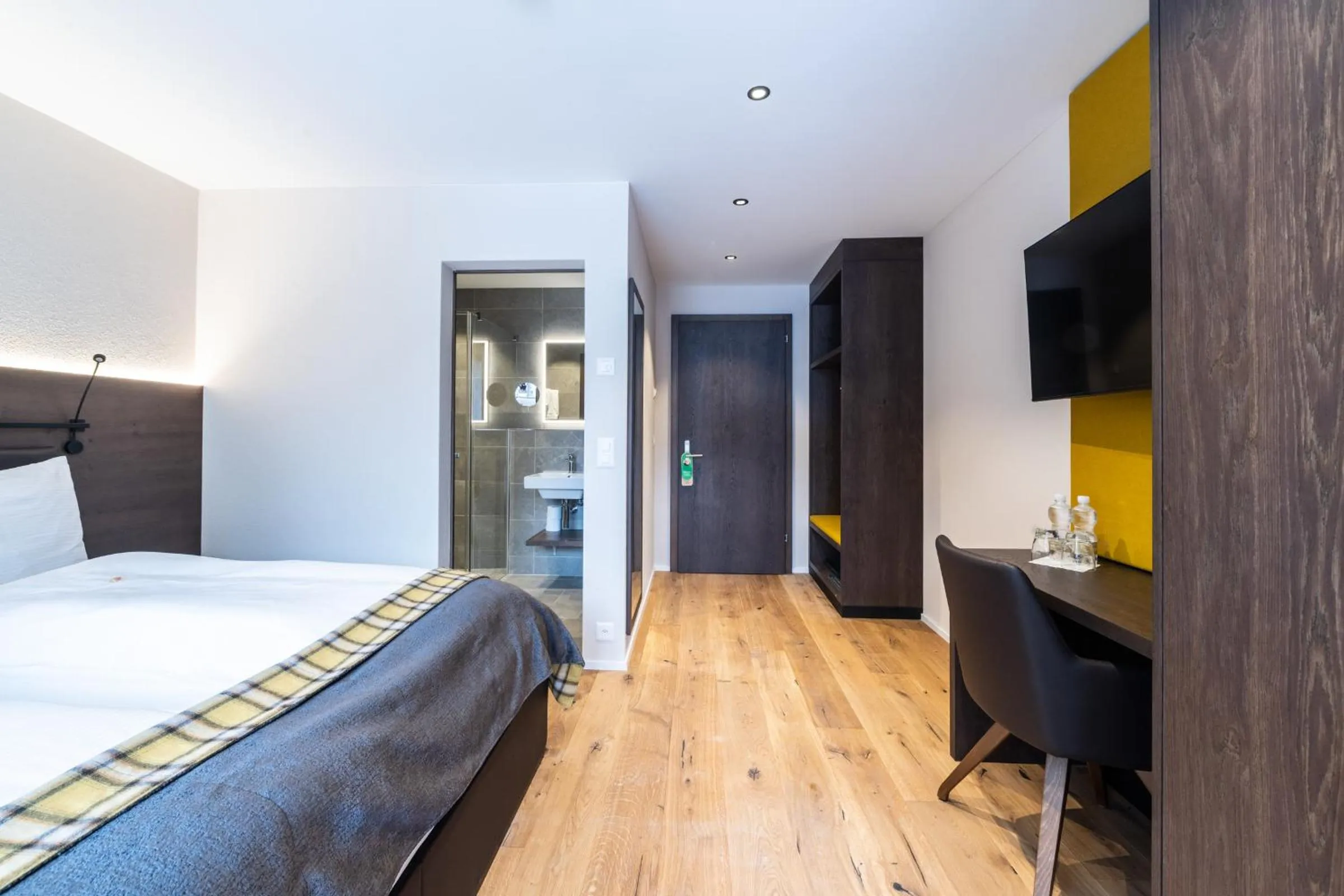 Photo of the whole room, Bed in Posthotel Valbella - Berge, Spa & Wir