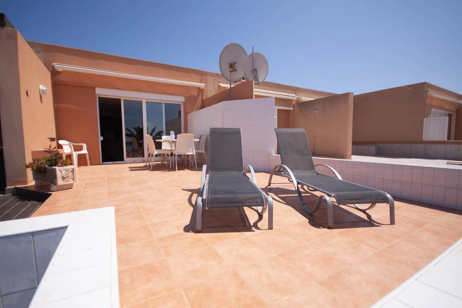 Inmovecos 1 linea playa y reformado Soling 65