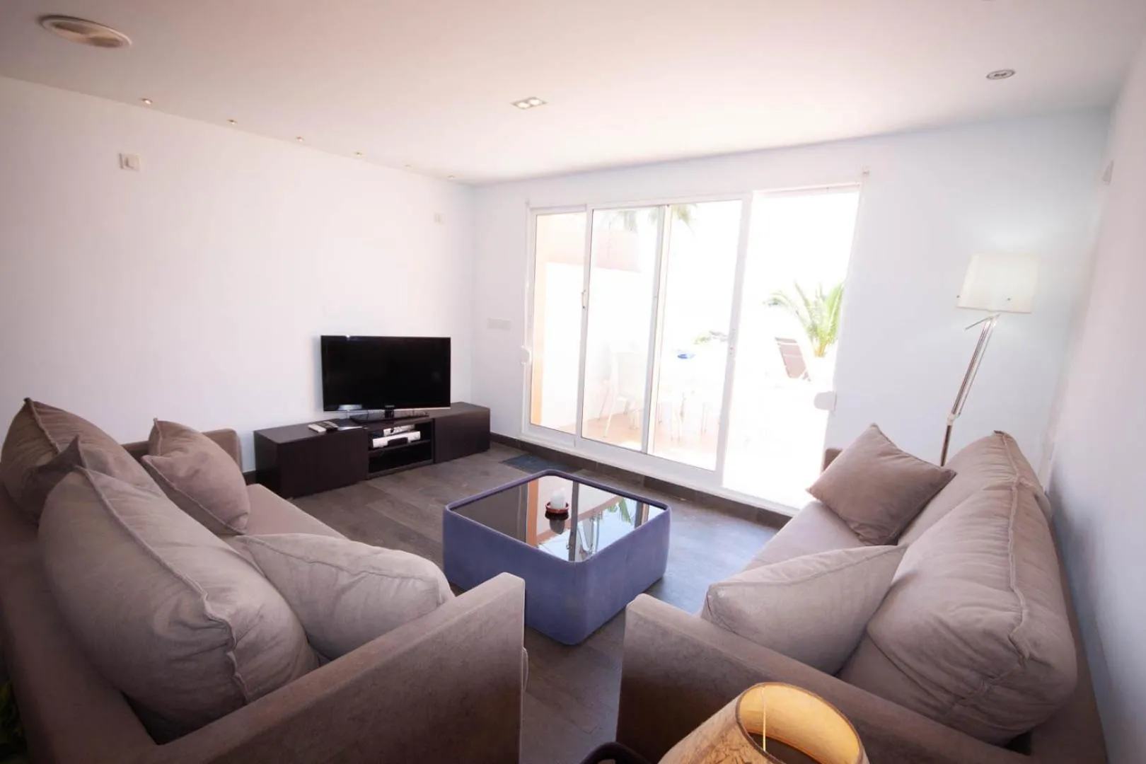 Inmovecos 1 linea playa y reformado Soling 65
