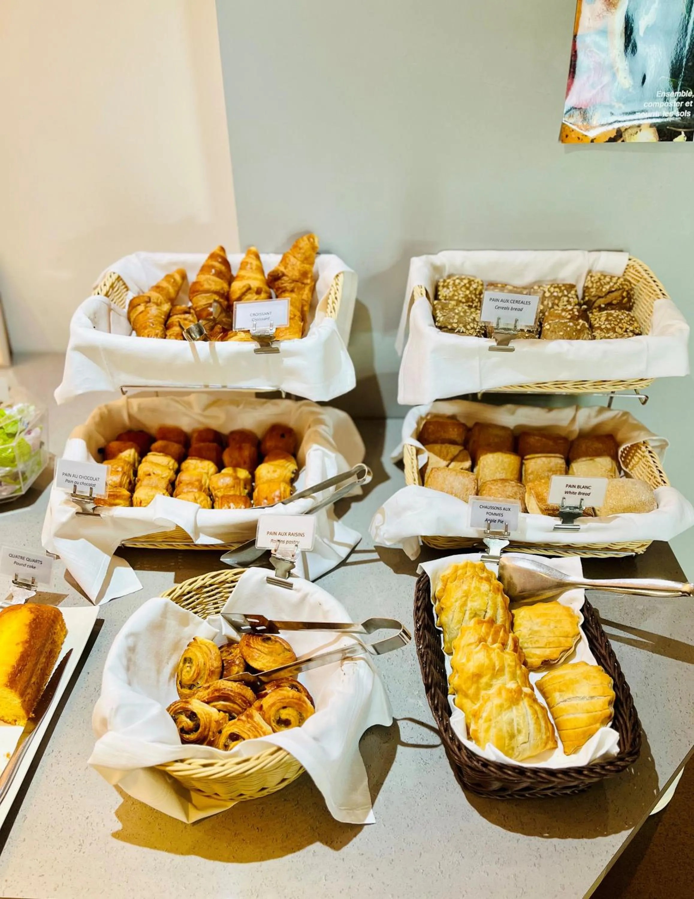 Restaurant/places to eat in Best Western Seine West Hotel