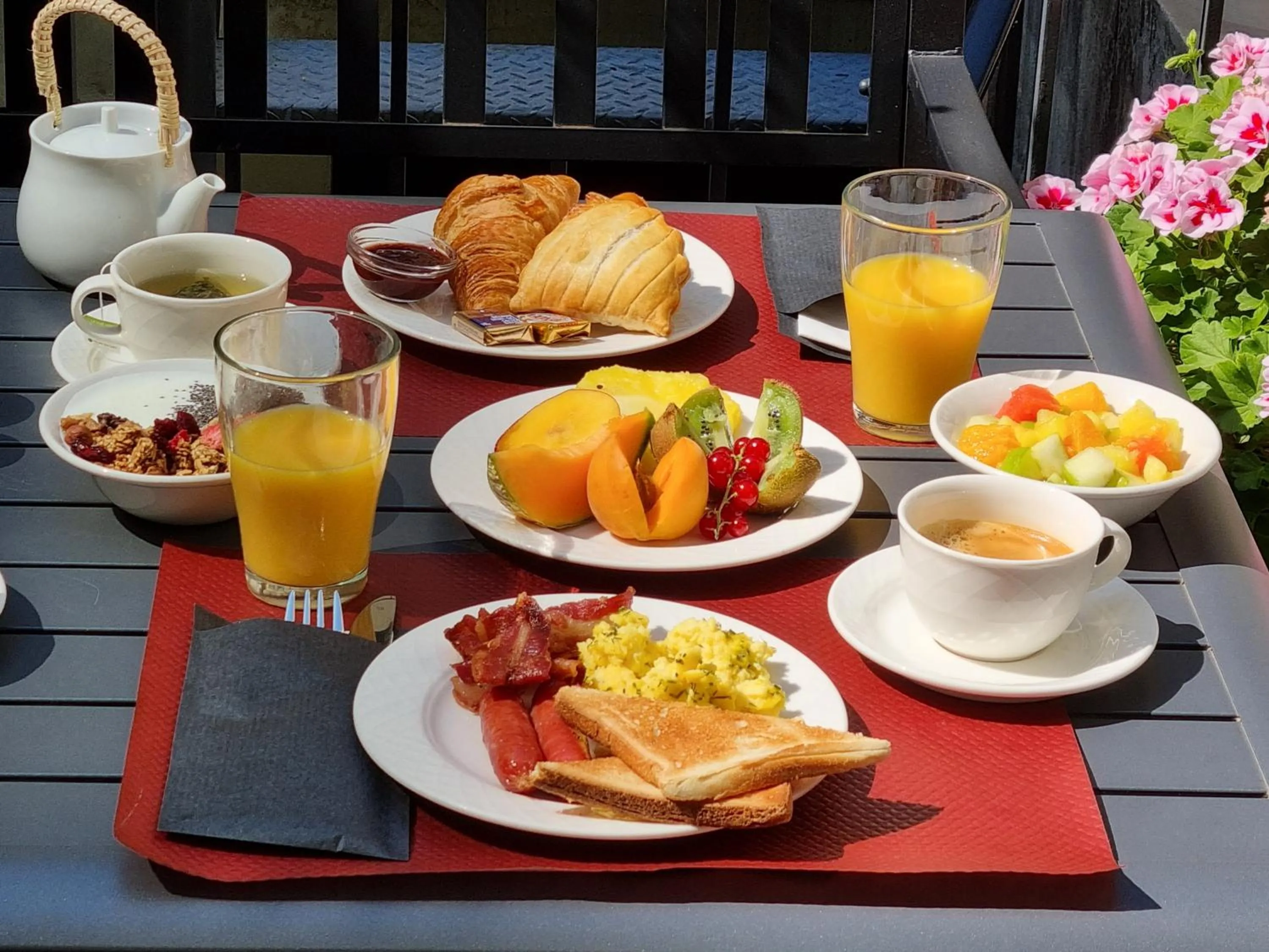 Patio in Best Western Seine West Hotel
