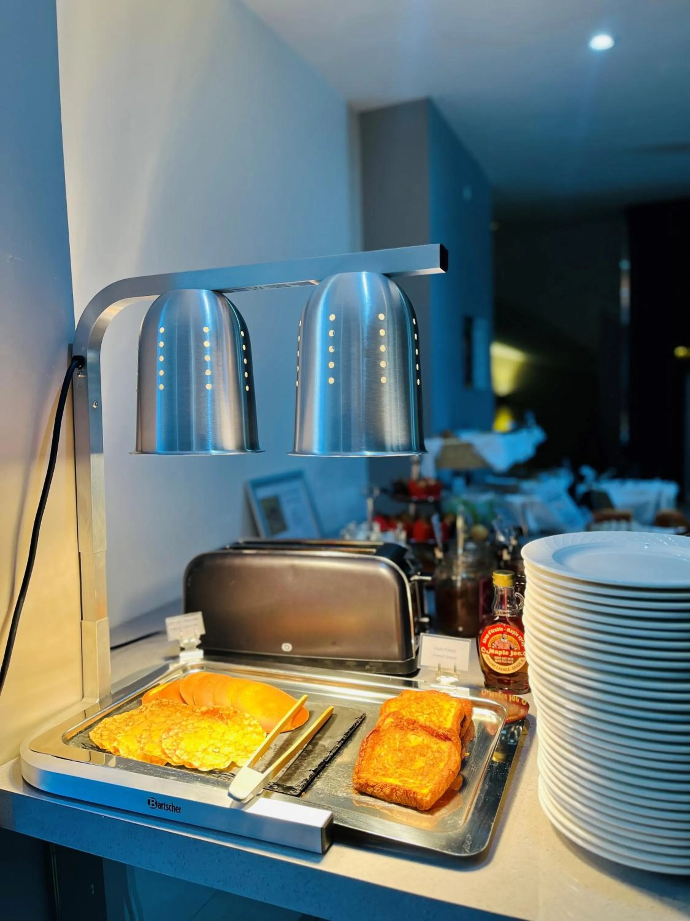 Restaurant/places to eat in Best Western Seine West Hotel