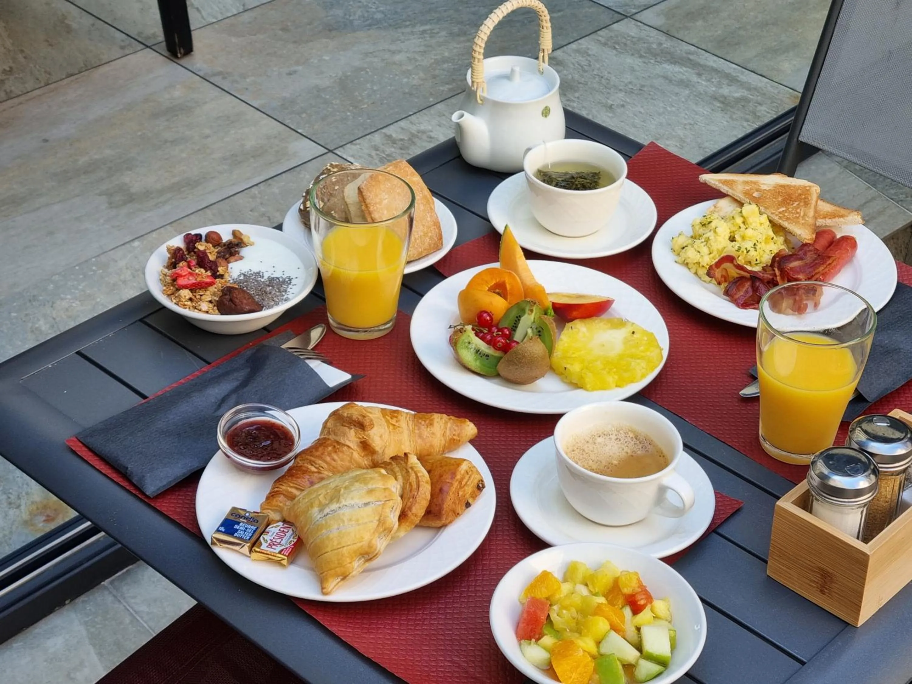 Patio in Best Western Seine West Hotel