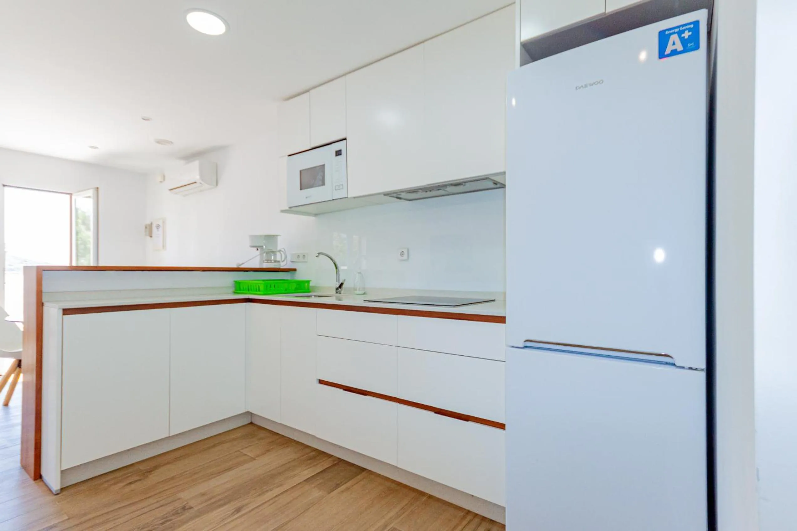 Kitchen or kitchenette in Inmovecos reformado 1ºlinea playa Optimist 2