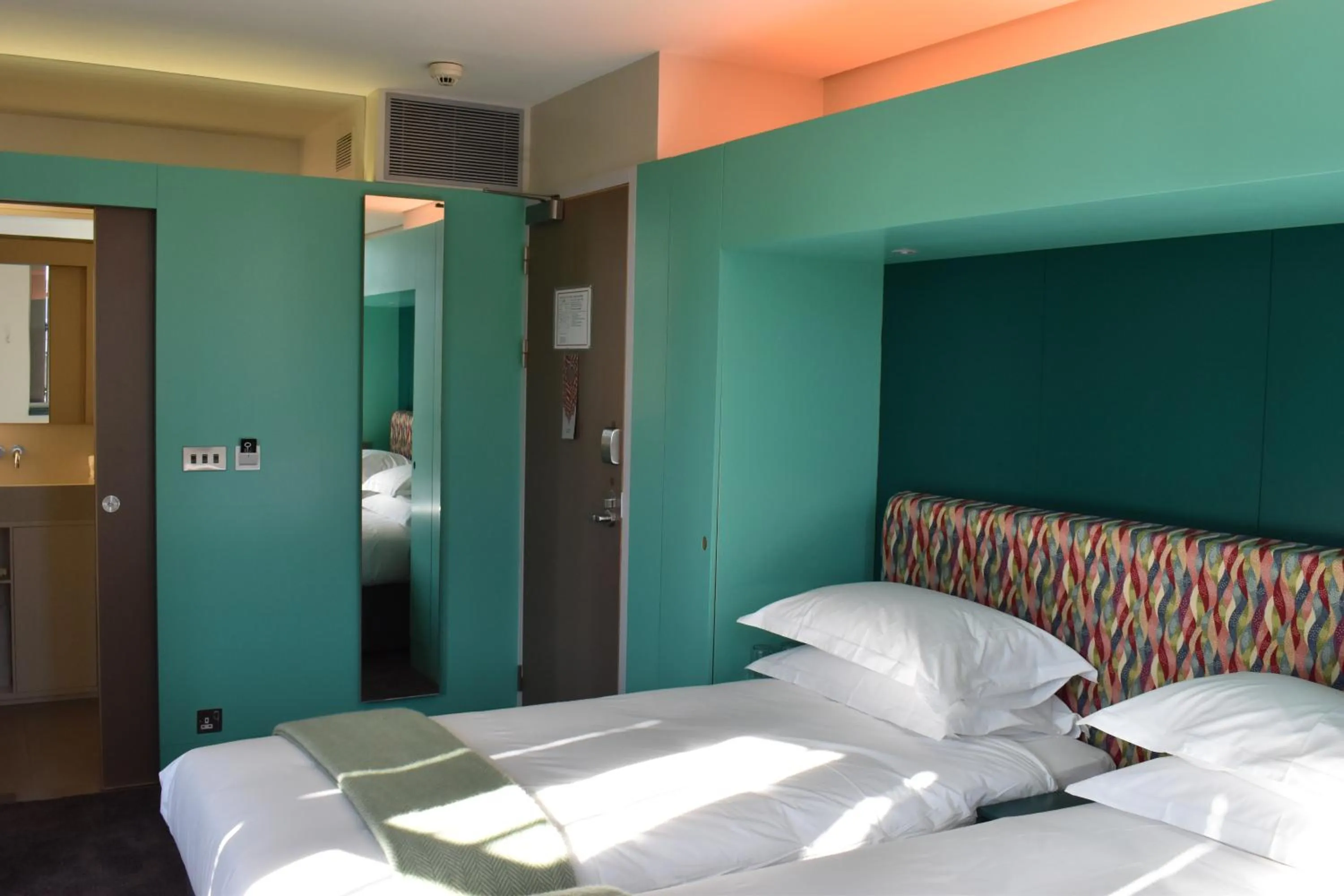 Bedroom, Bed in Marrable's Farringdon Hotel