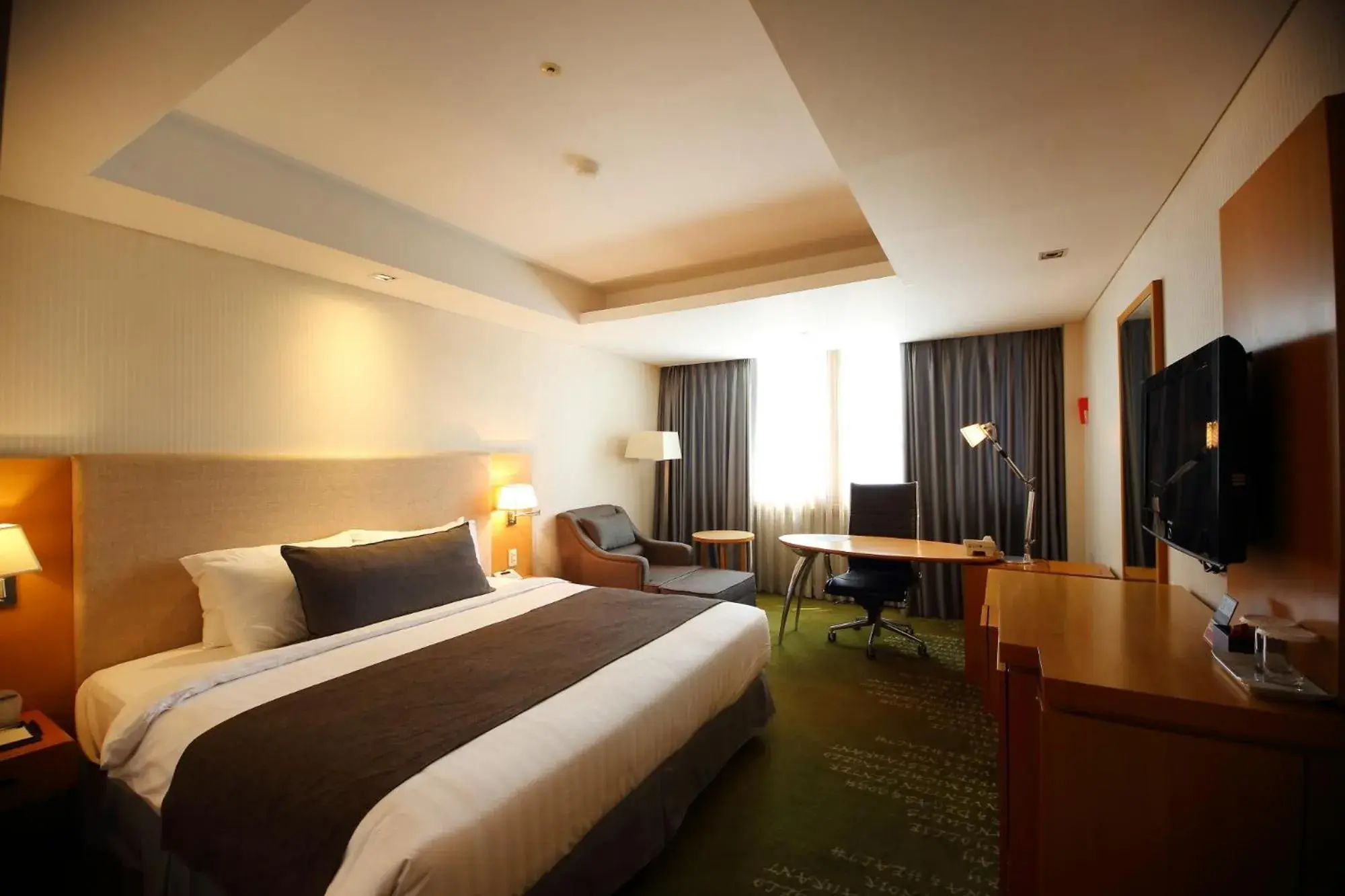 Bed in Ramada by Wyndham Songdo Bed in Ramada by Wyndham Songdo