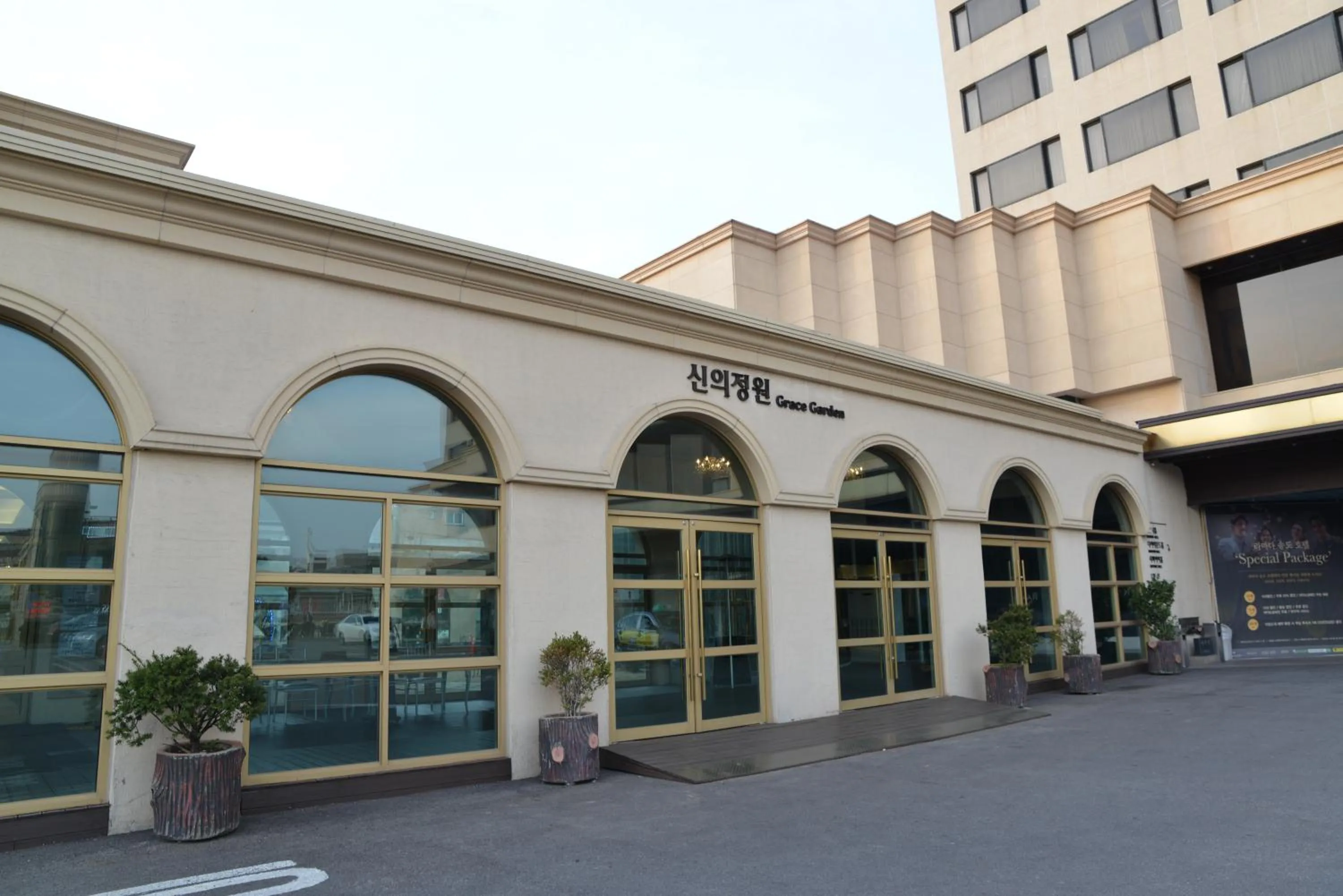 Property building in Ramada by Wyndham Songdo