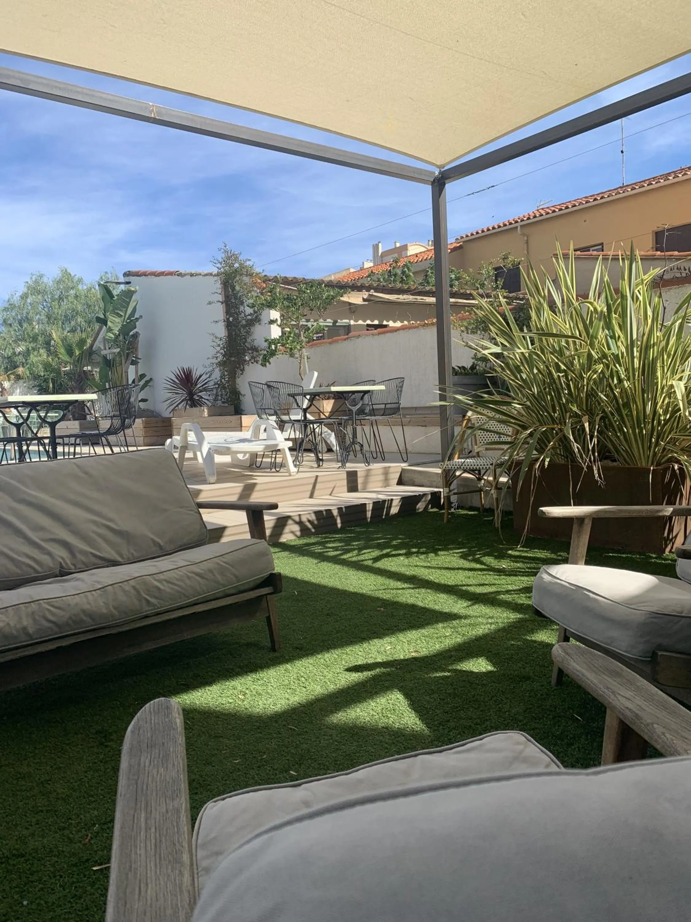 Swimming pool in Hôtel Les Sables - Urban Style - by Logis Hotels