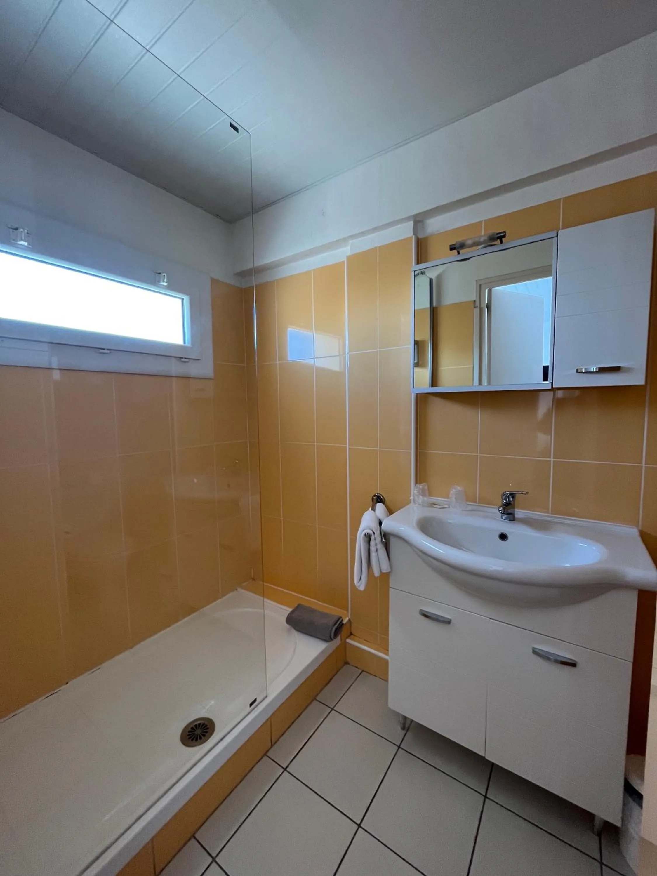 Bathroom in Hôtel Les Sables - Urban Style - by Logis Hotels