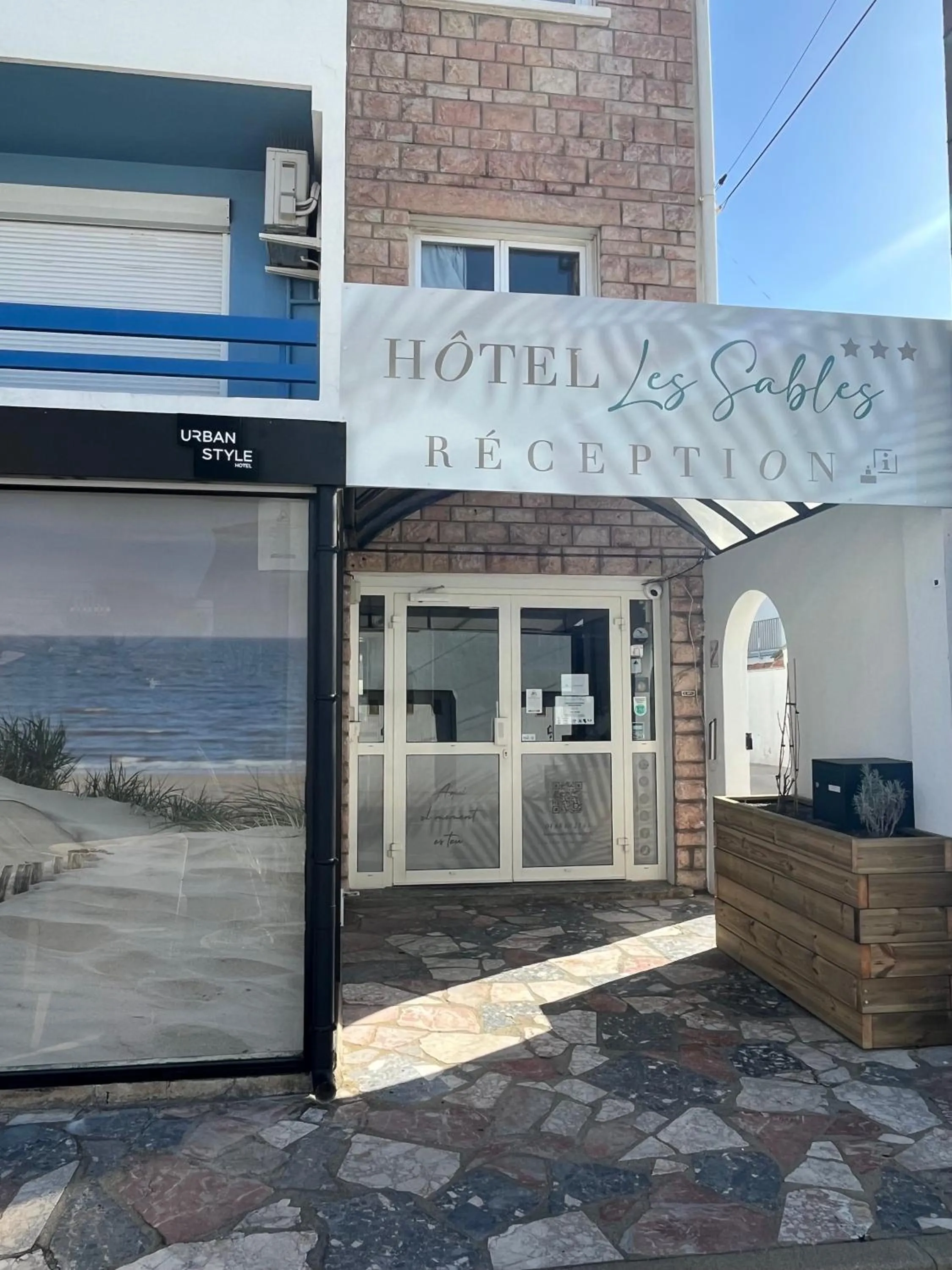 Property building in Hôtel Les Sables - Urban Style - by Logis Hotels