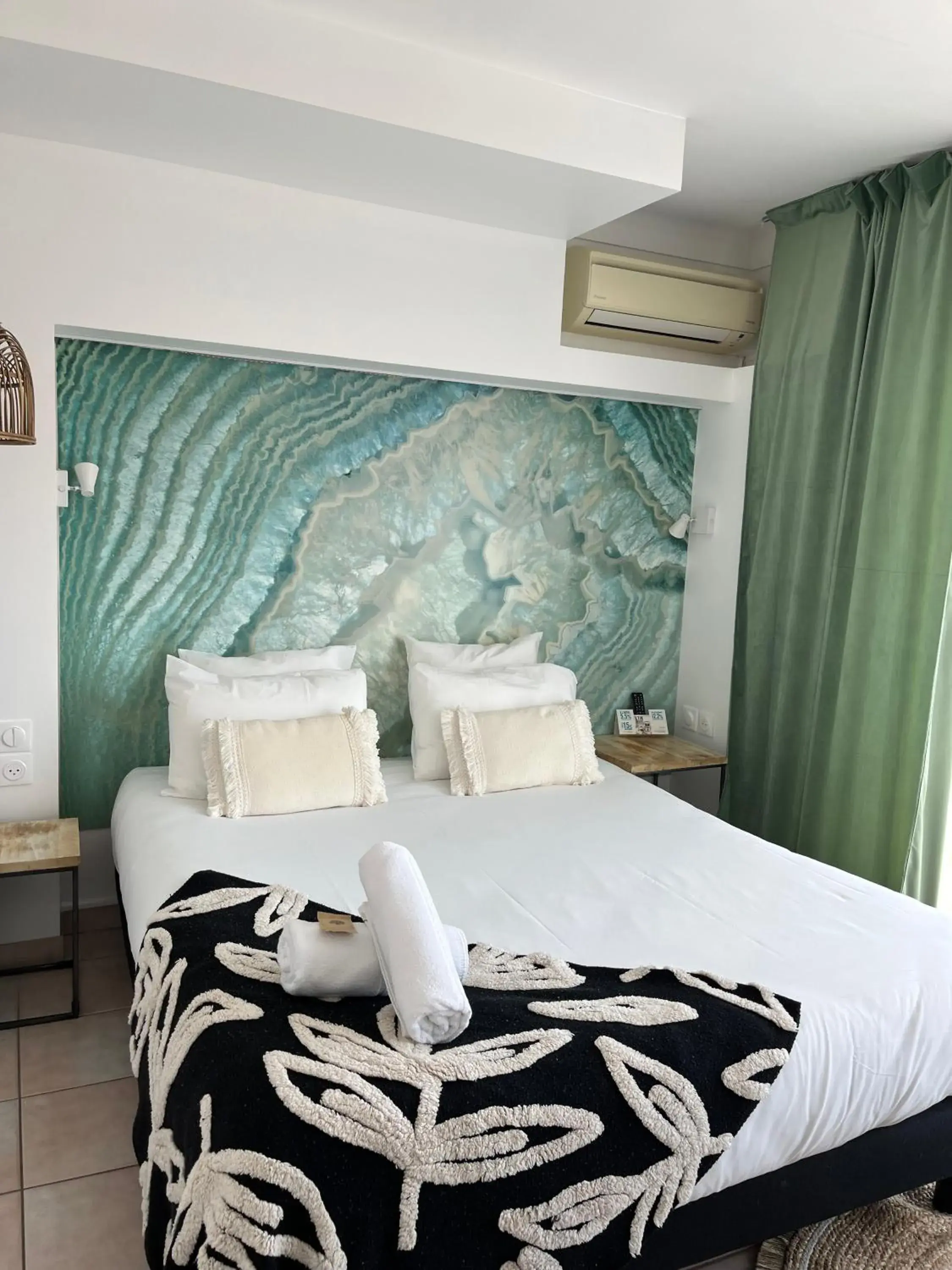 Double Room in Hôtel Les Sables - Urban Style - by Logis Hotels Double Room in Hôtel Les Sables - Urban Style - by Logis Hotels