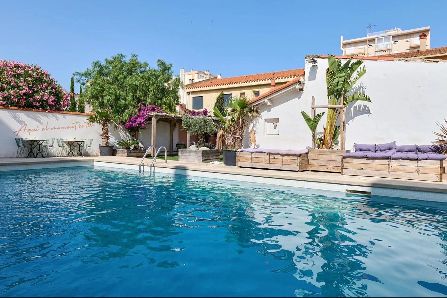 Swimming pool in Hôtel Les Sables - Urban Style - by Logis Hotels