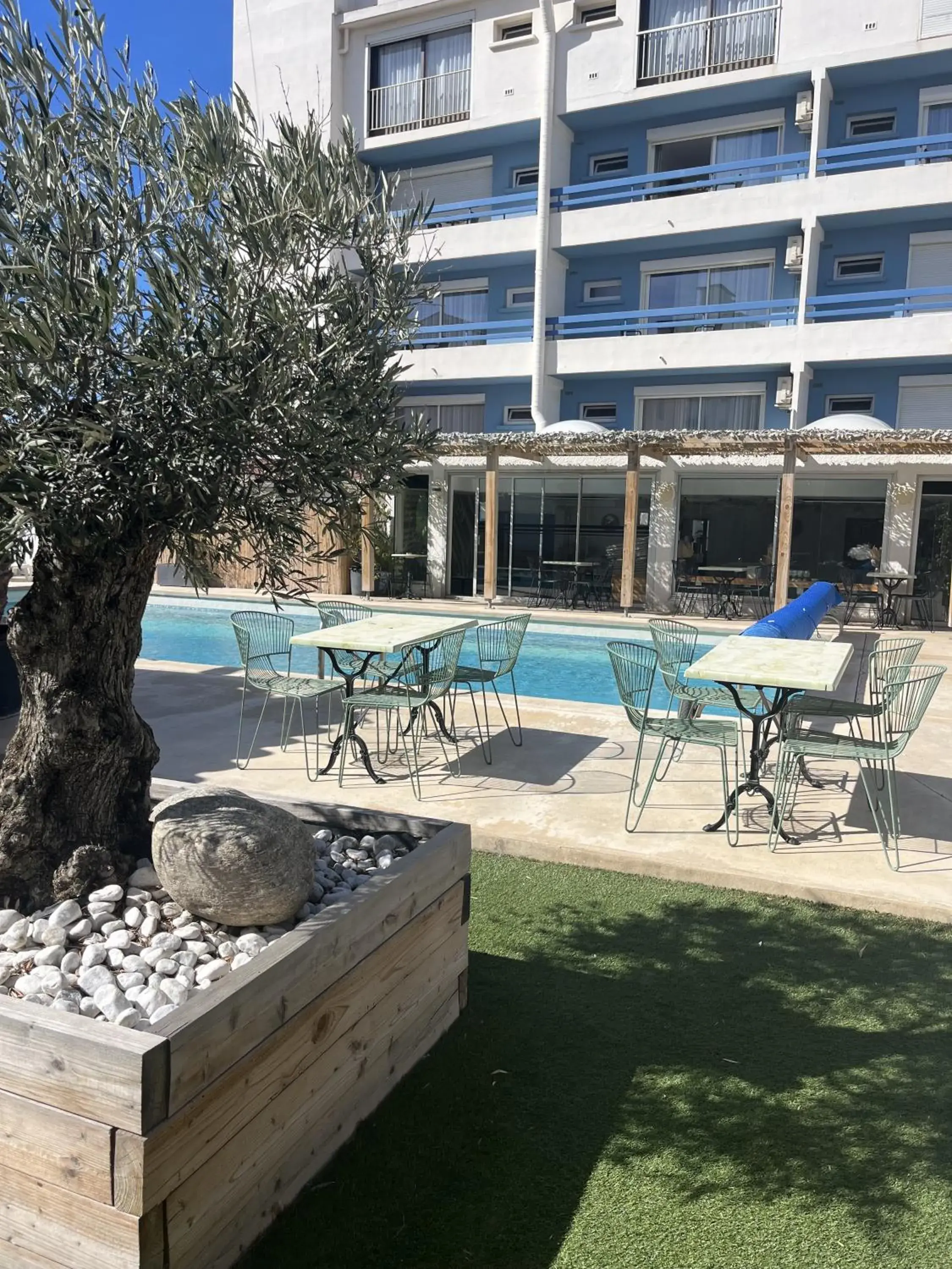 Swimming pool in Hôtel Les Sables - Urban Style - by Logis Hotels Swimming pool in Hôtel Les Sables - Urban Style - by Logis Hotels