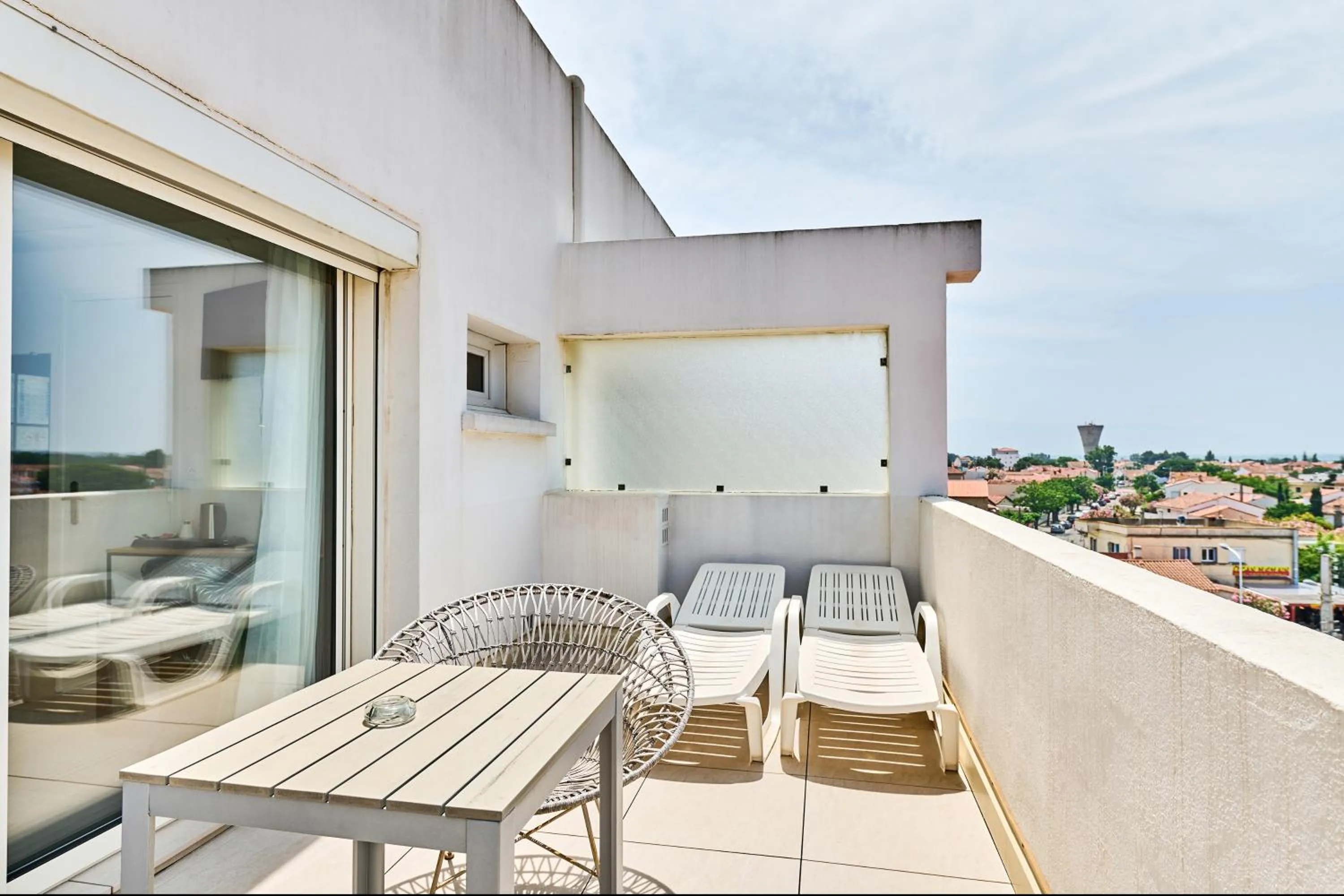 Balcony/Terrace in Hôtel Les Sables - Urban Style - by Logis Hotels