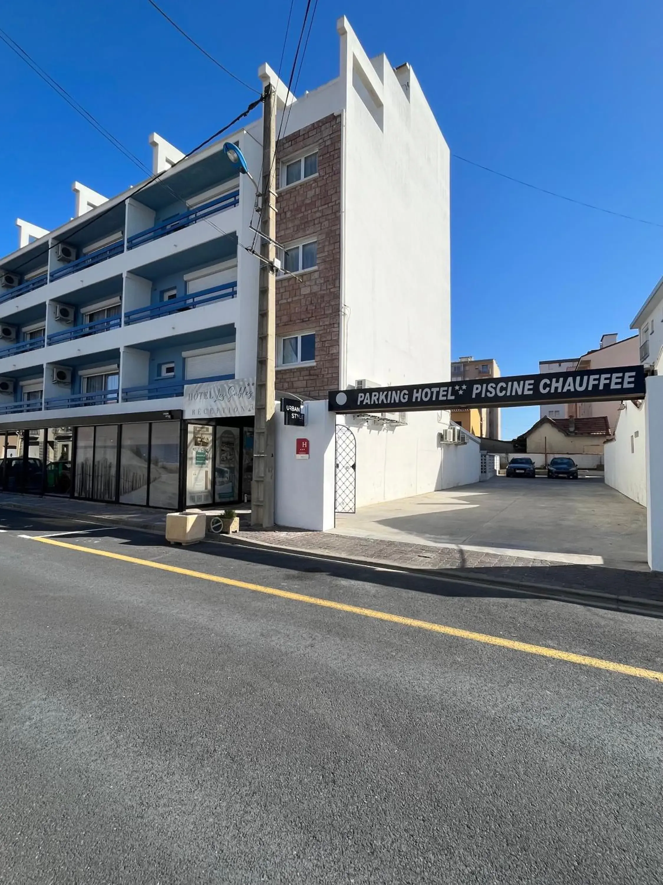 Facade/entrance in Hôtel Les Sables - Urban Style - by Logis Hotels Facade/entrance in Hôtel Les Sables - Urban Style - by Logis Hotels