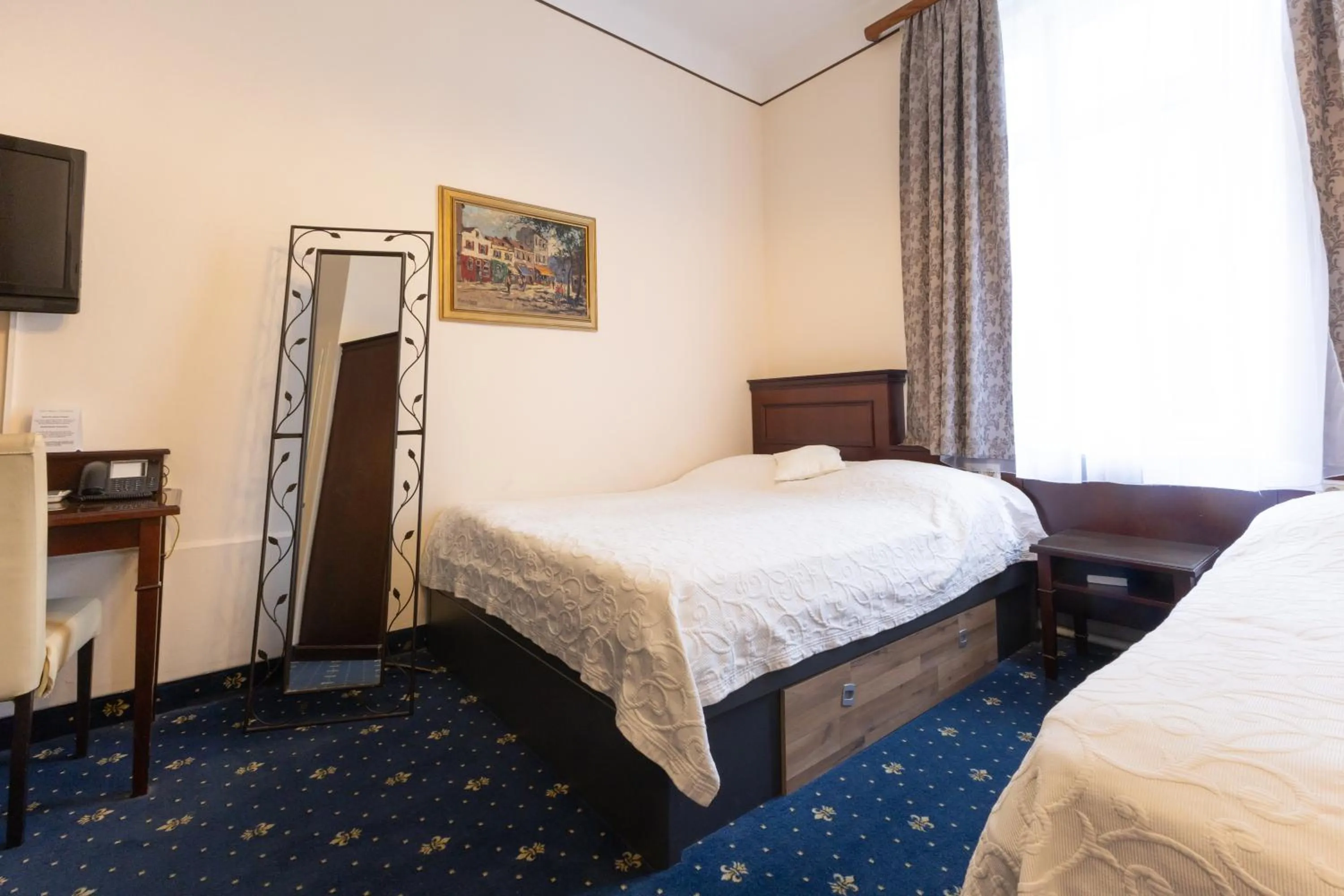 Photo of the whole room, Bed in Hotel Viktoria Schönbrunn