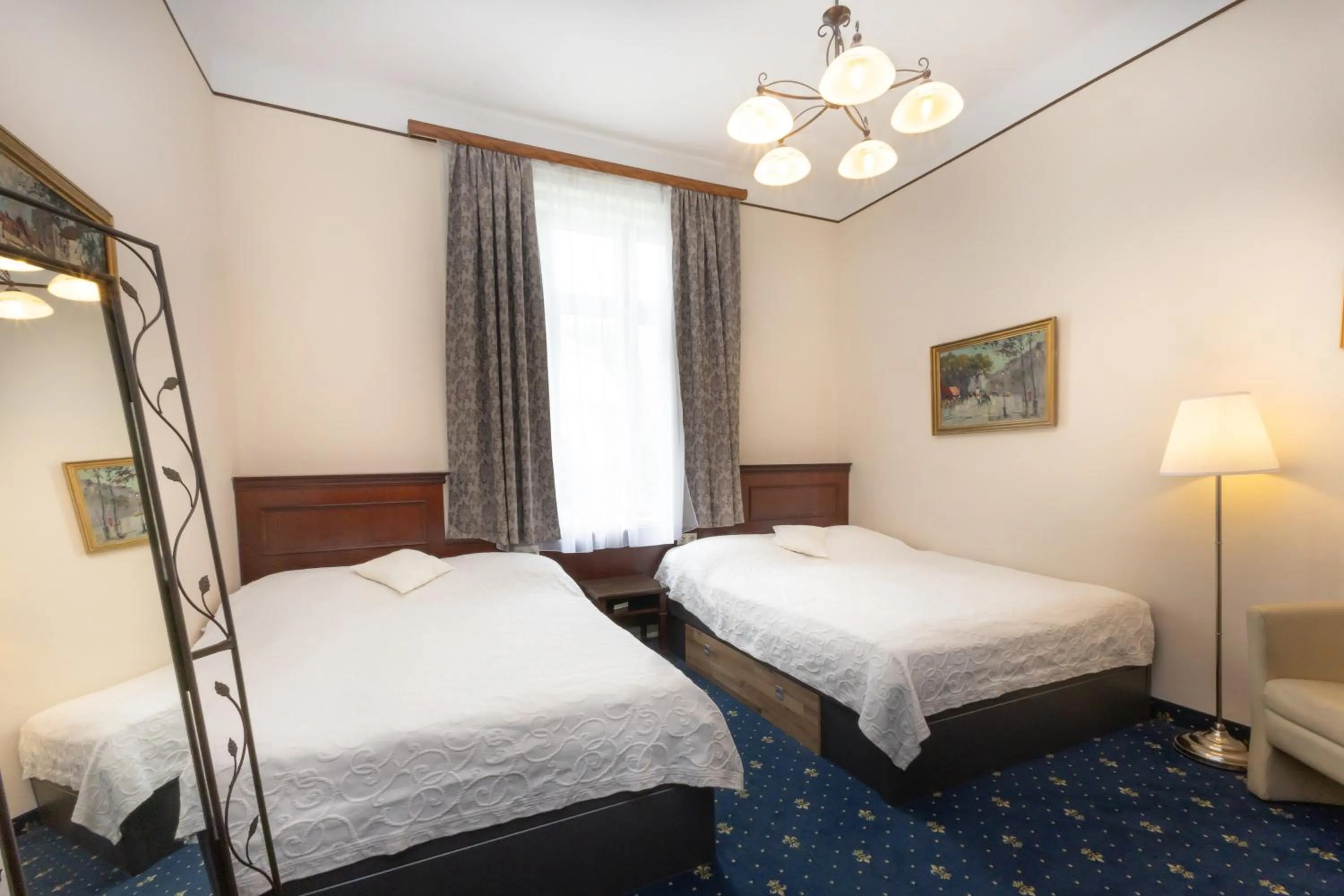 Photo of the whole room, Bed in Hotel Viktoria Schönbrunn