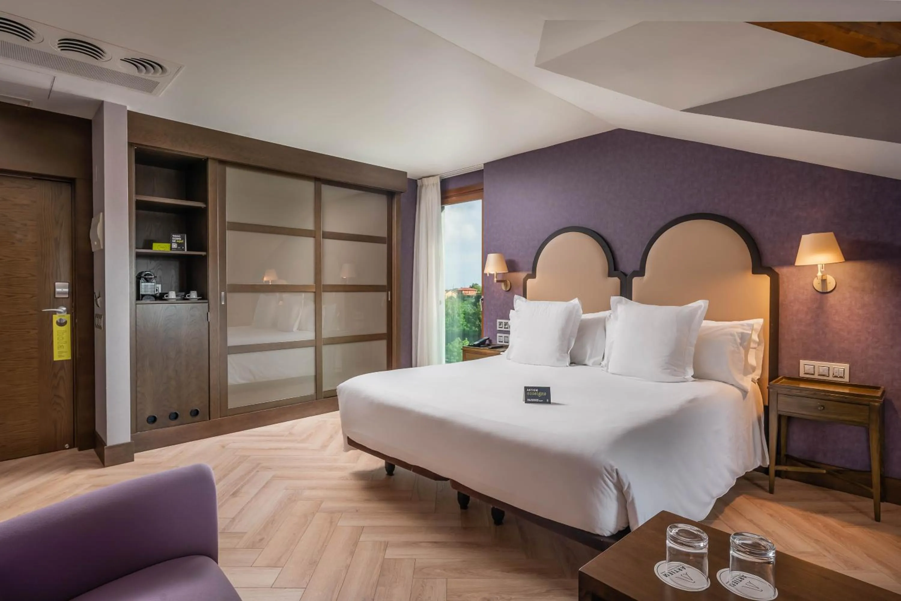 Photo of the whole room, Bed in ARTIEM Asturias