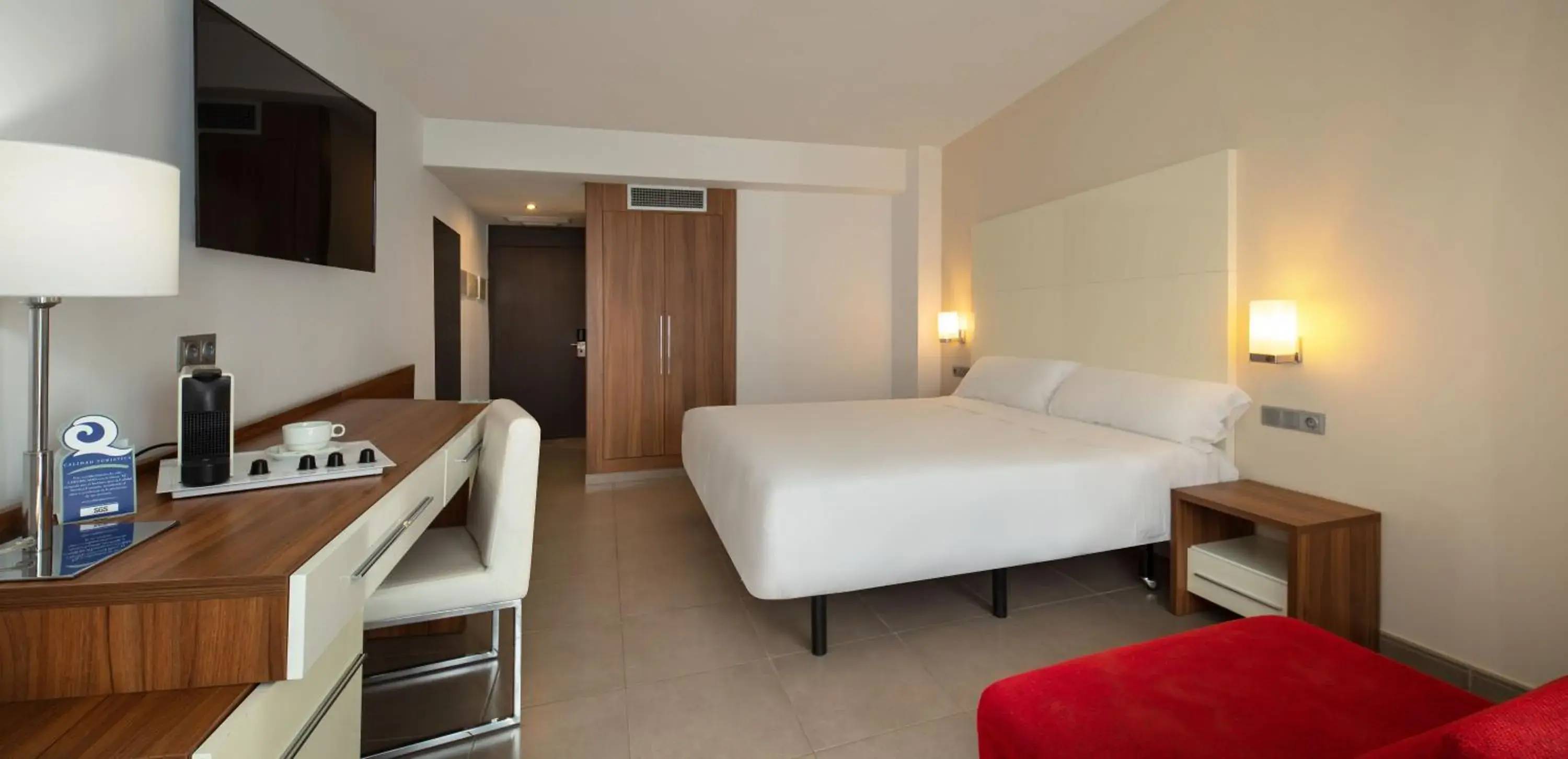 Double Room with Side Sea View and Terrace in Hotel RH Portocristo & Wellness Double Room with Side Sea View and Terrace in Hotel RH Portocristo & Wellness