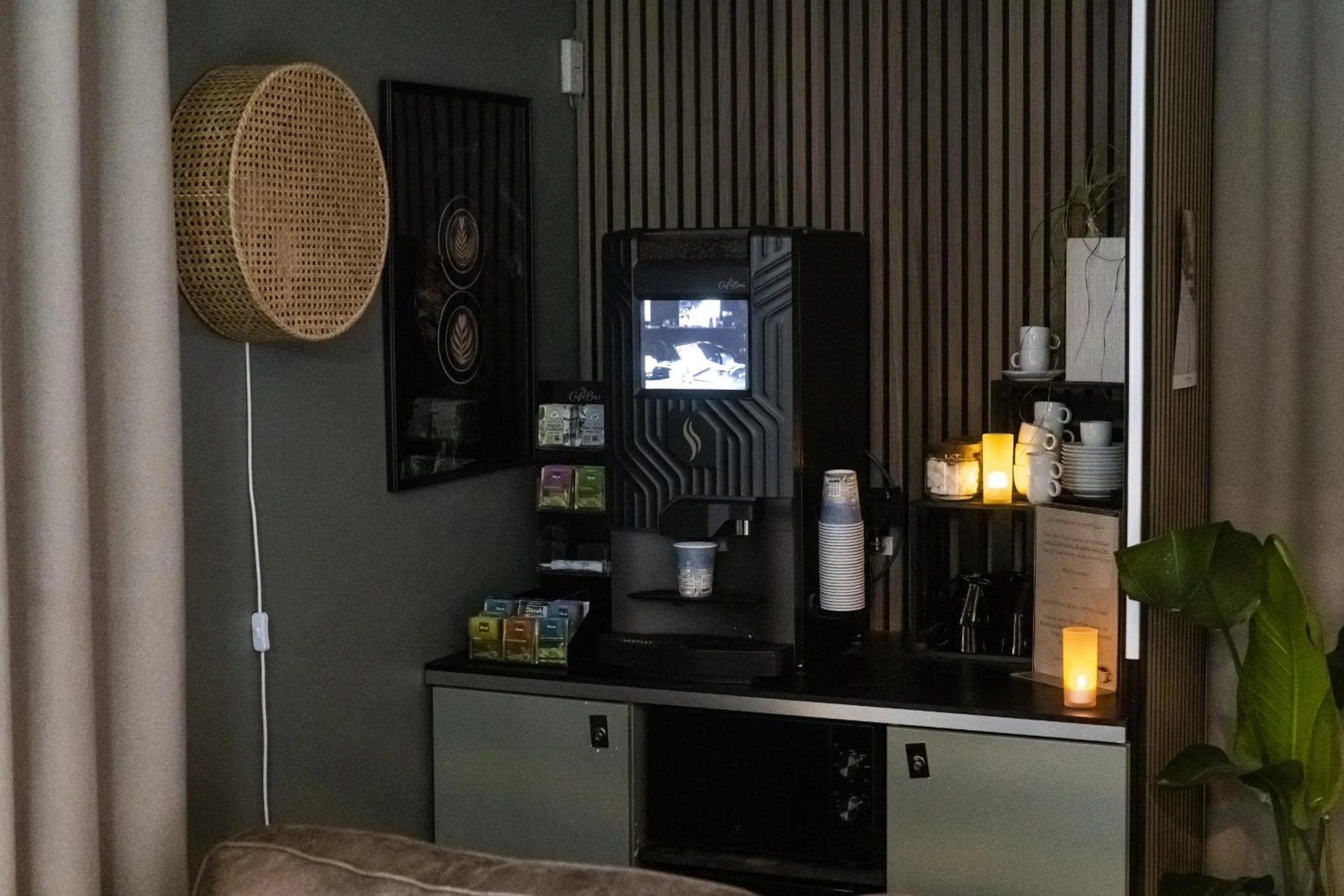 Communal lounge/ TV room in Best Western Sjofartshotellet