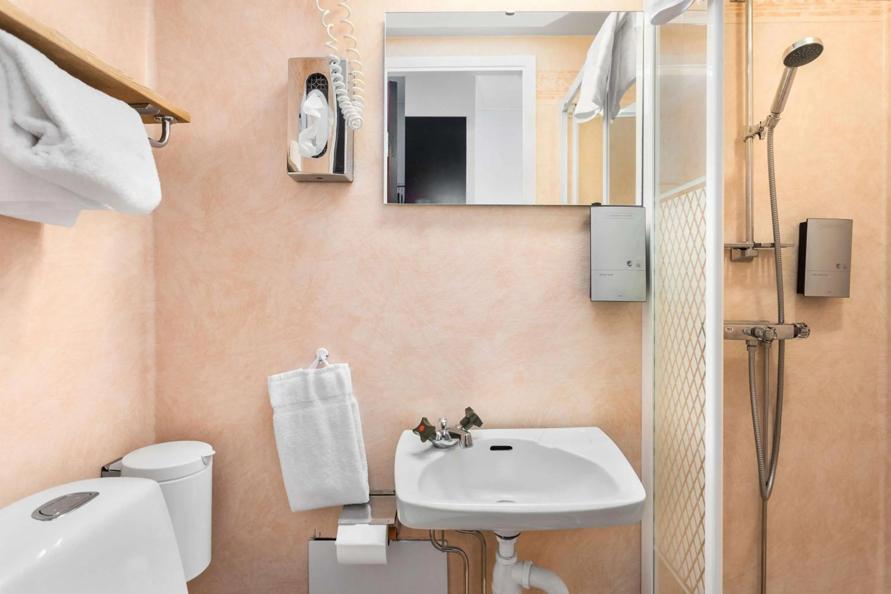 Bathroom in Best Western Sjofartshotellet