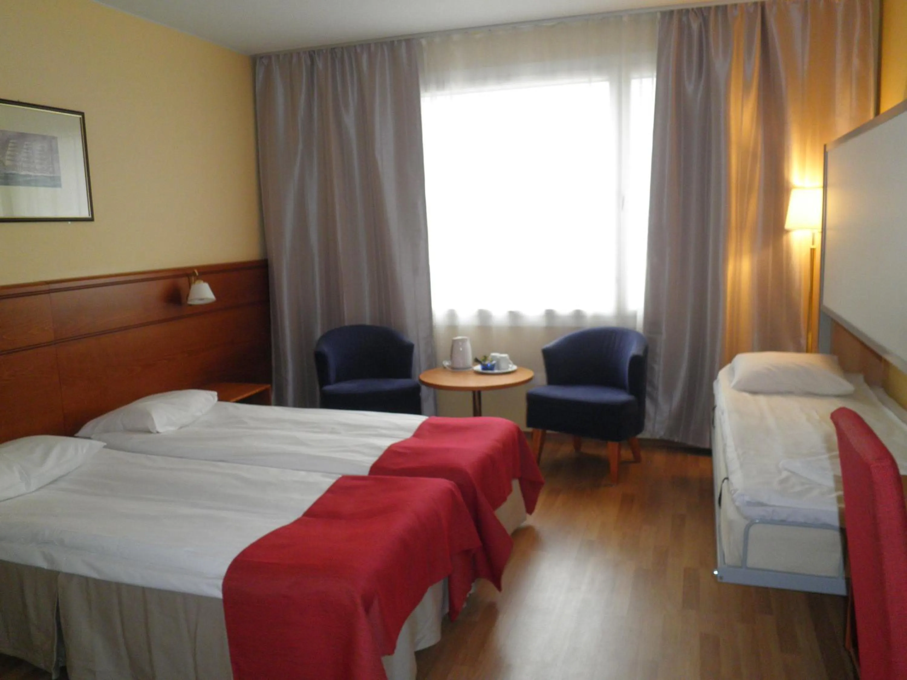 Photo of the whole room, Bed in Hotel Savoy