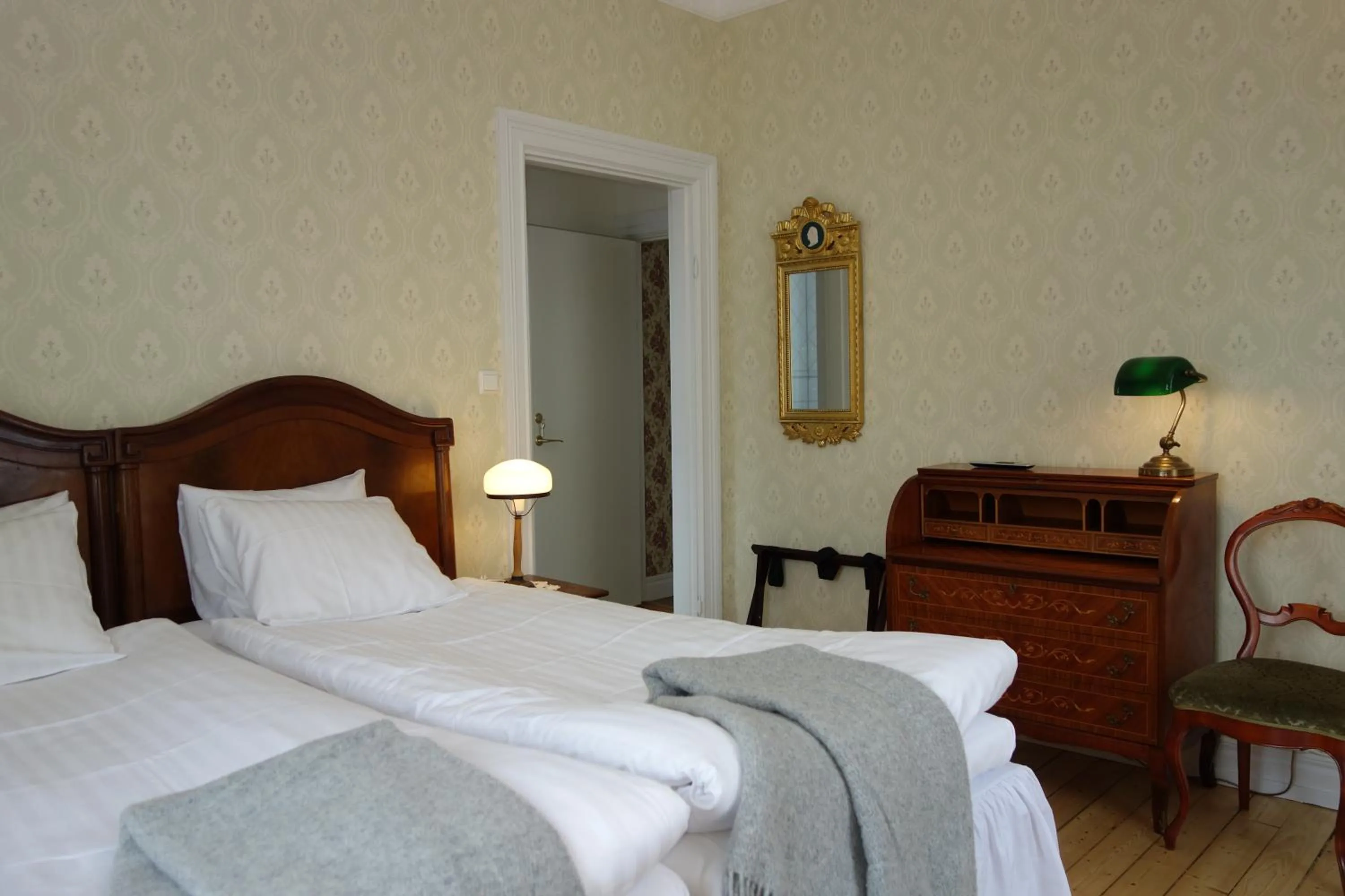 Photo of the whole room, Bed in Kastanjelund