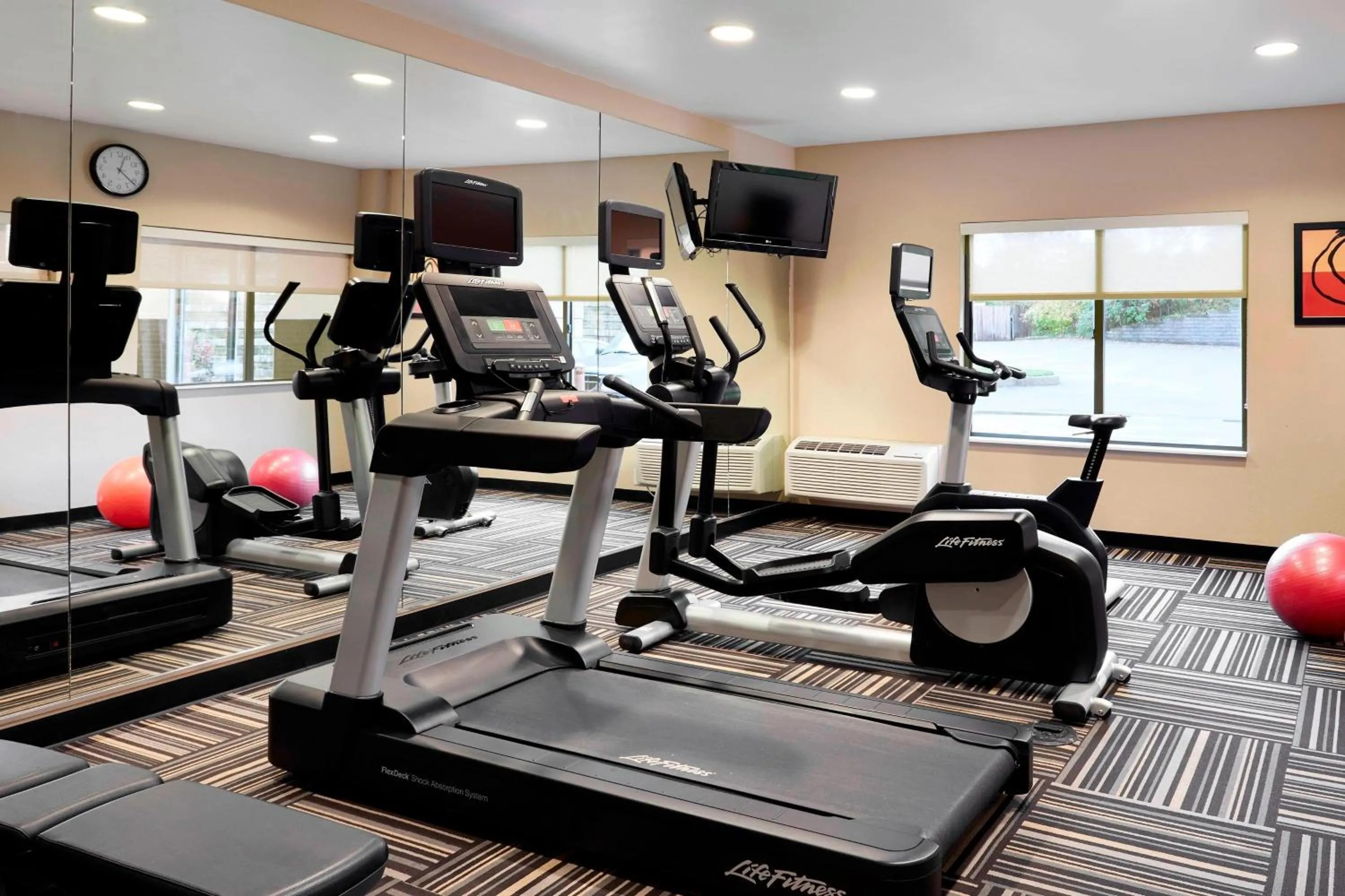 Fitness centre/facilities in TownePlace Suites by Marriott Harrisburg Hershey