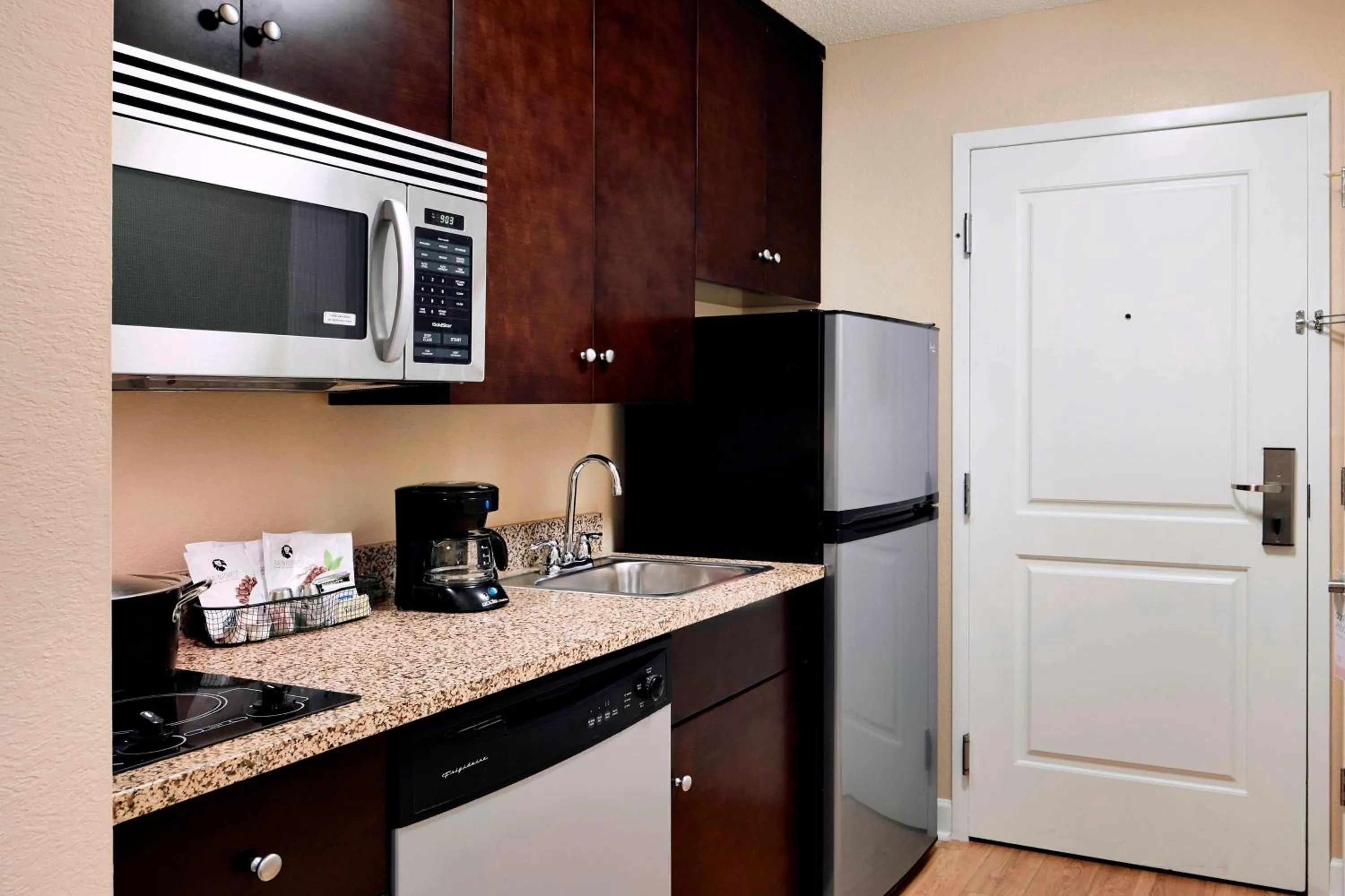 Kitchen or kitchenette in TownePlace Suites by Marriott Harrisburg Hershey