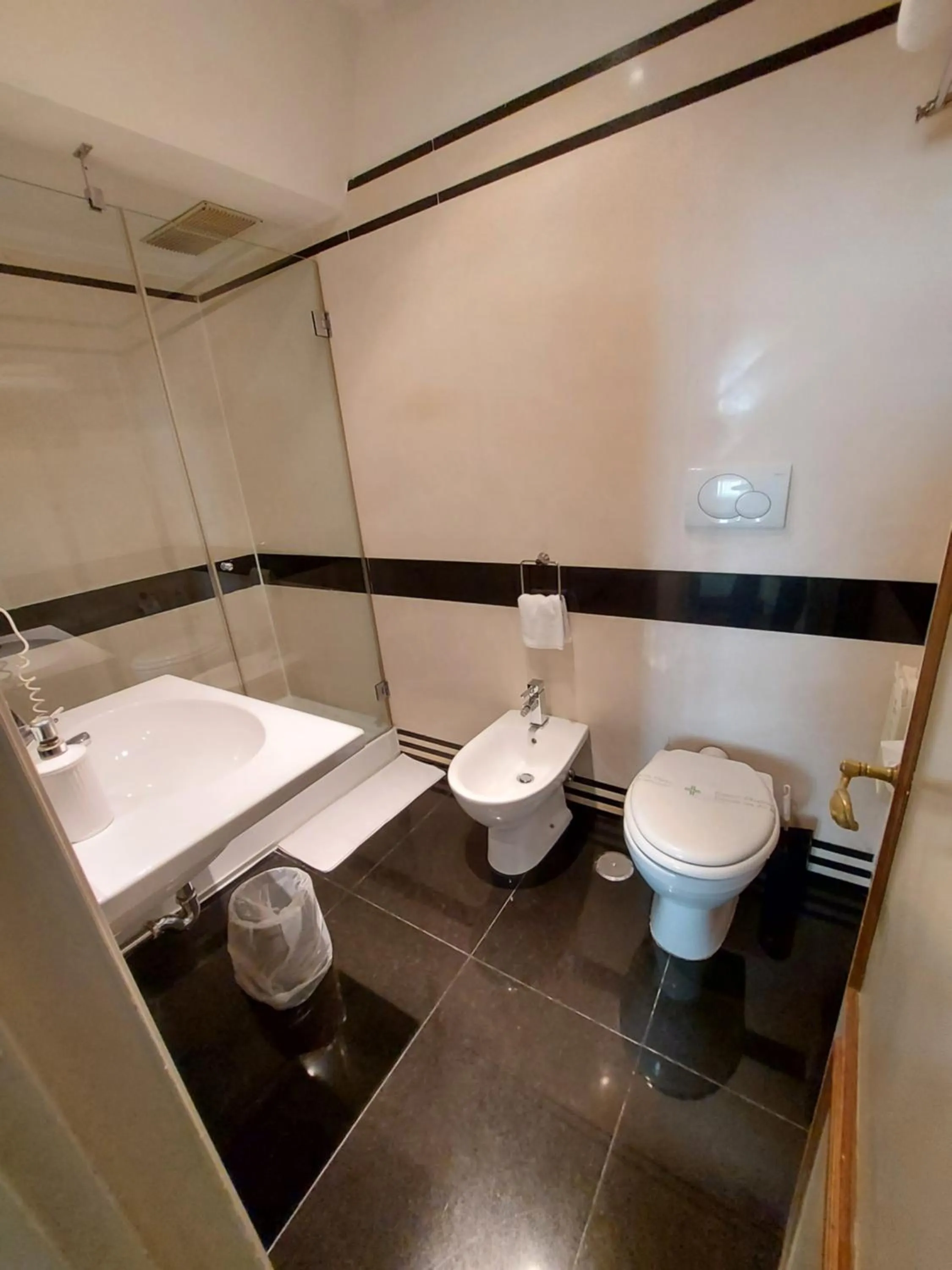 Bathroom in Residenza Al Corso Suites