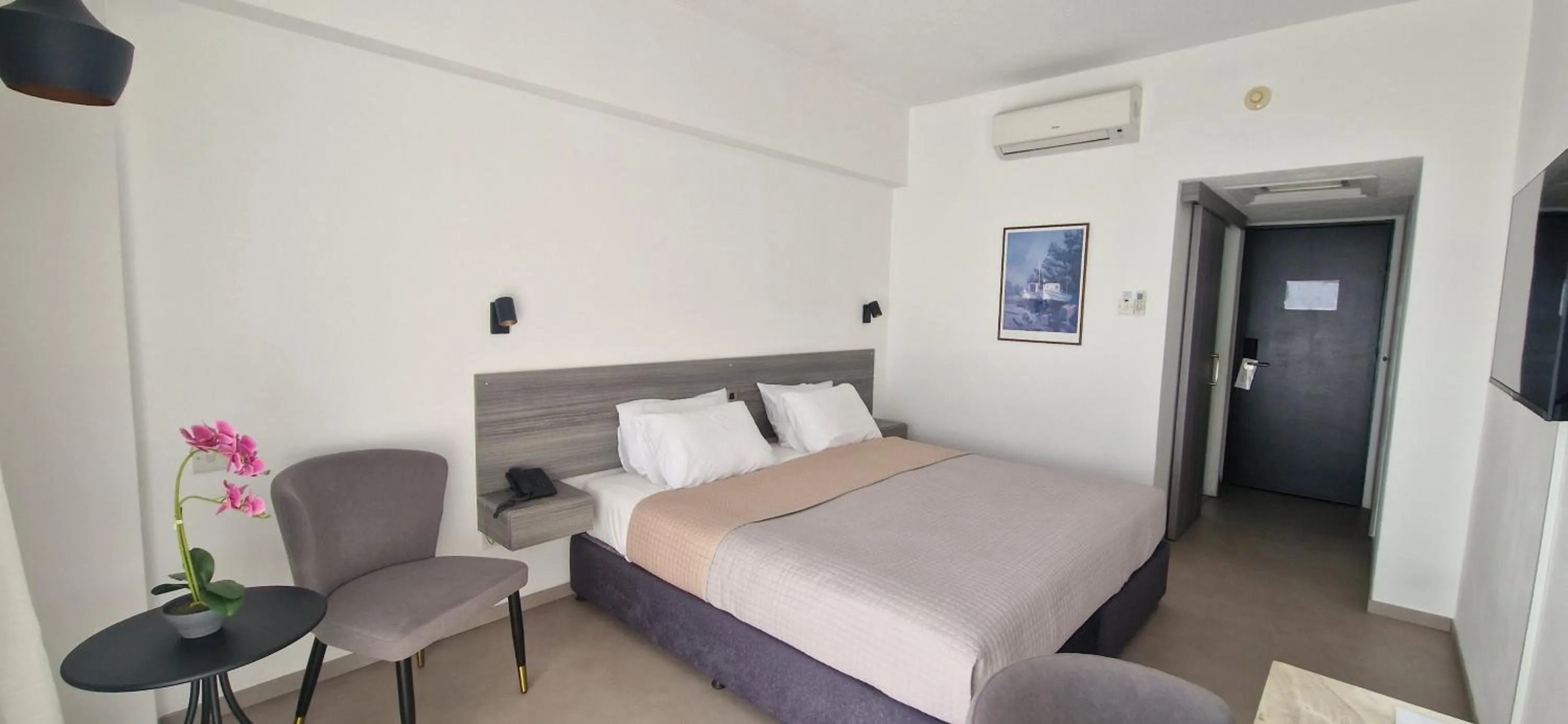 Photo of the whole room, Bed in Navarria Blue Hotel