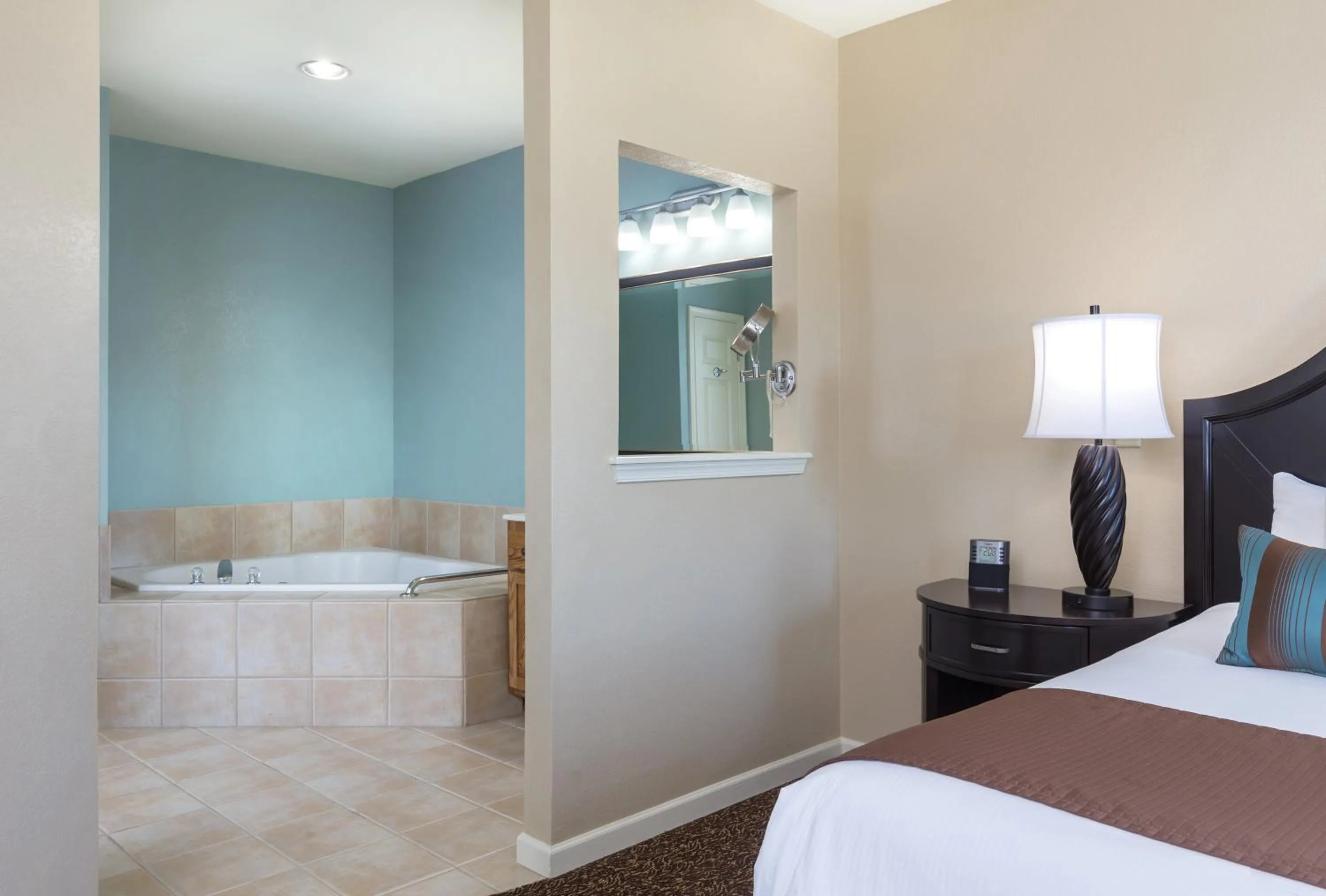 Bedroom, Bed in Club Wyndham Governors Green