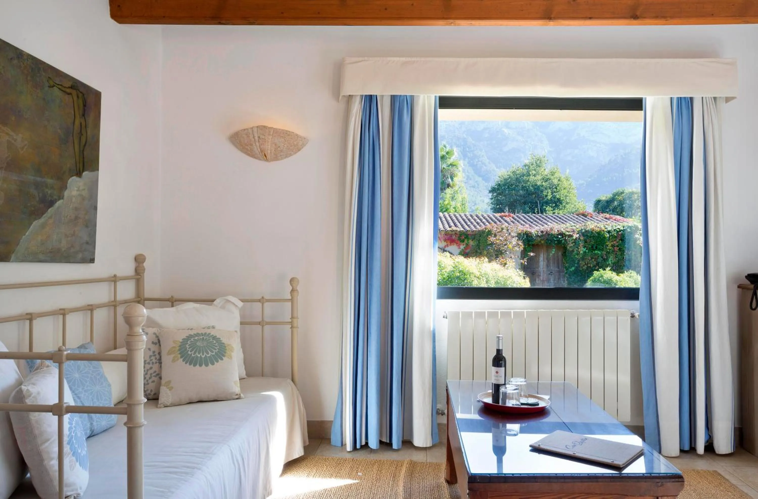 Photo of the whole room in Finca Ca'n Quatre