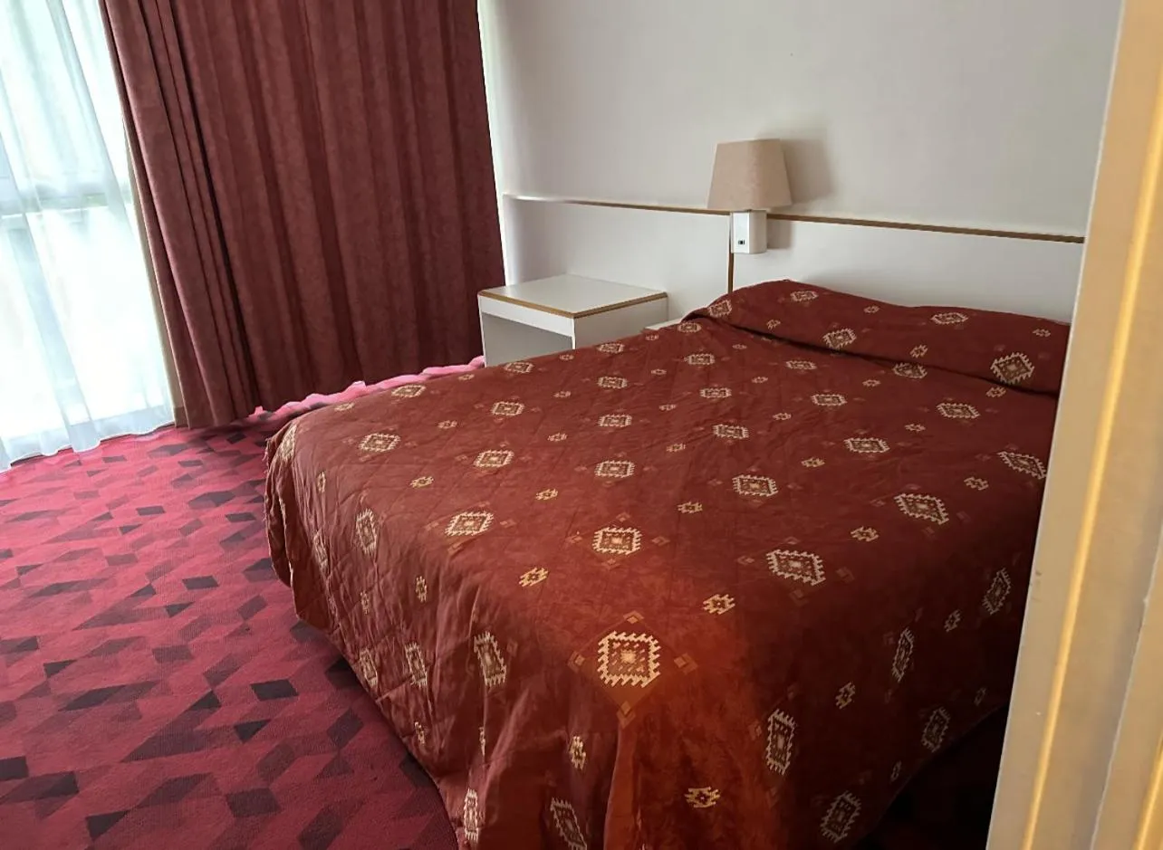 Bed in Hôtel Restaurant Pavillon Carina