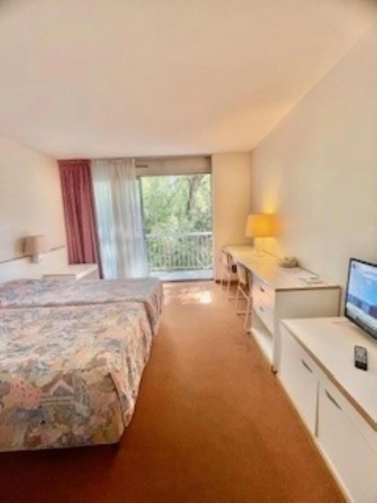 Balcony/Terrace, Bed in Hôtel Restaurant Pavillon Carina