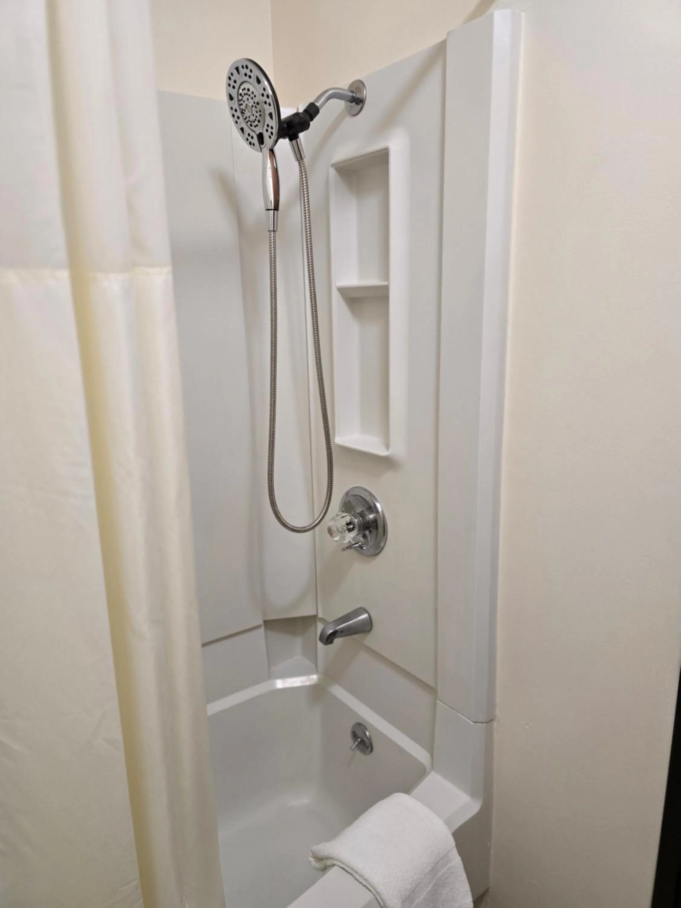 Shower in Thunderbird Lodge, Norman, OK