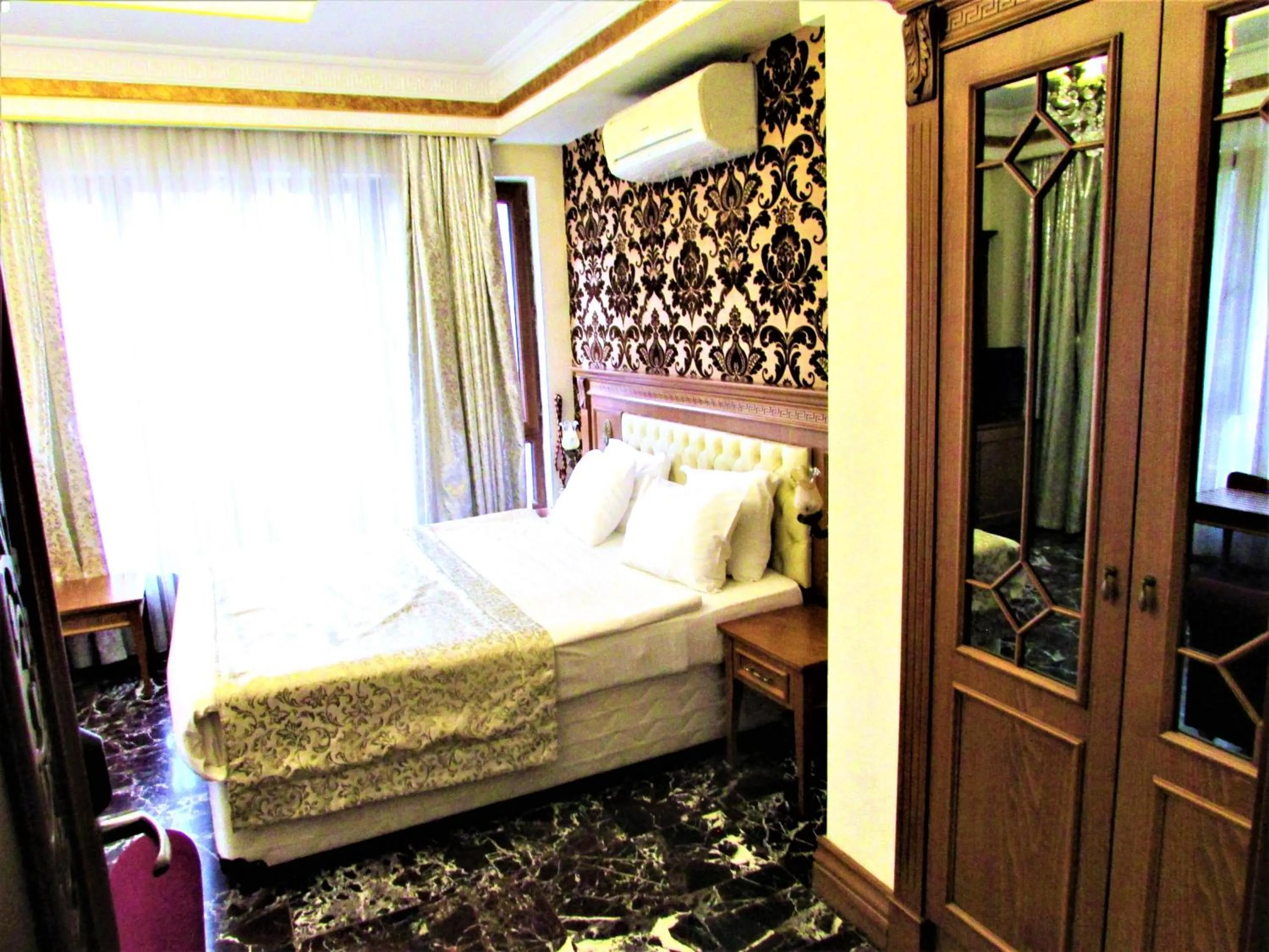 Photo of the whole room in Lausos Hotel Sultanahmet