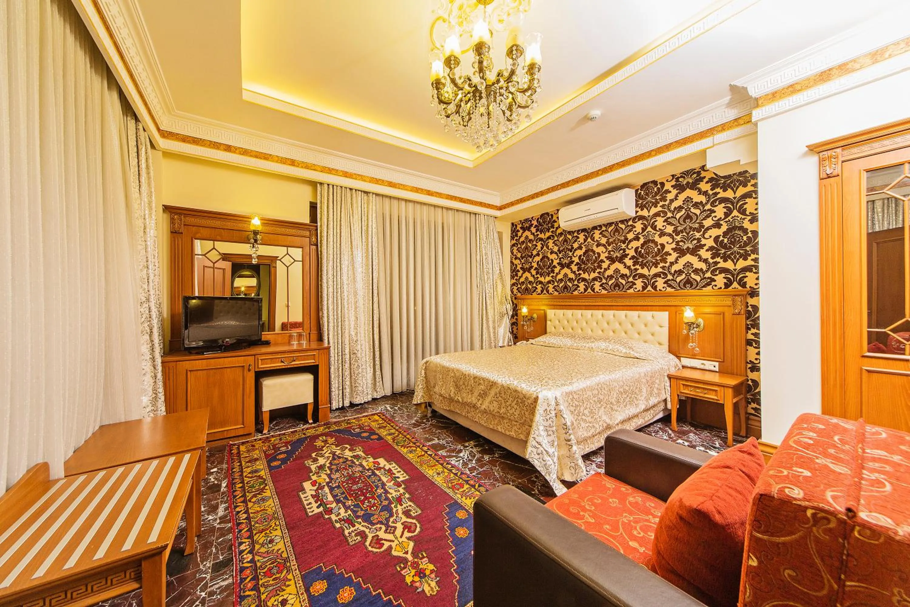TV and multimedia in Lausos Hotel Sultanahmet