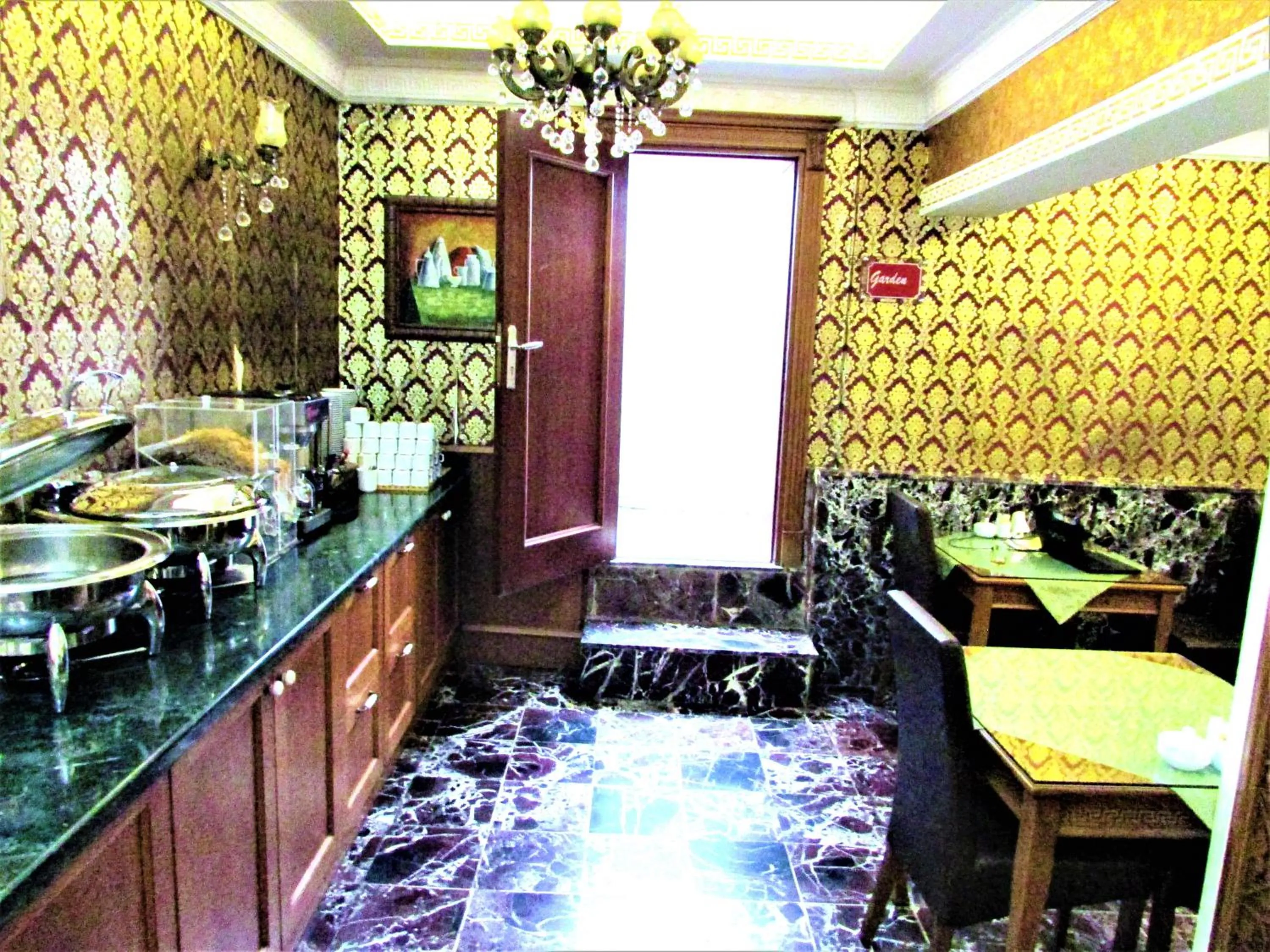 Restaurant/places to eat in Lausos Hotel Sultanahmet