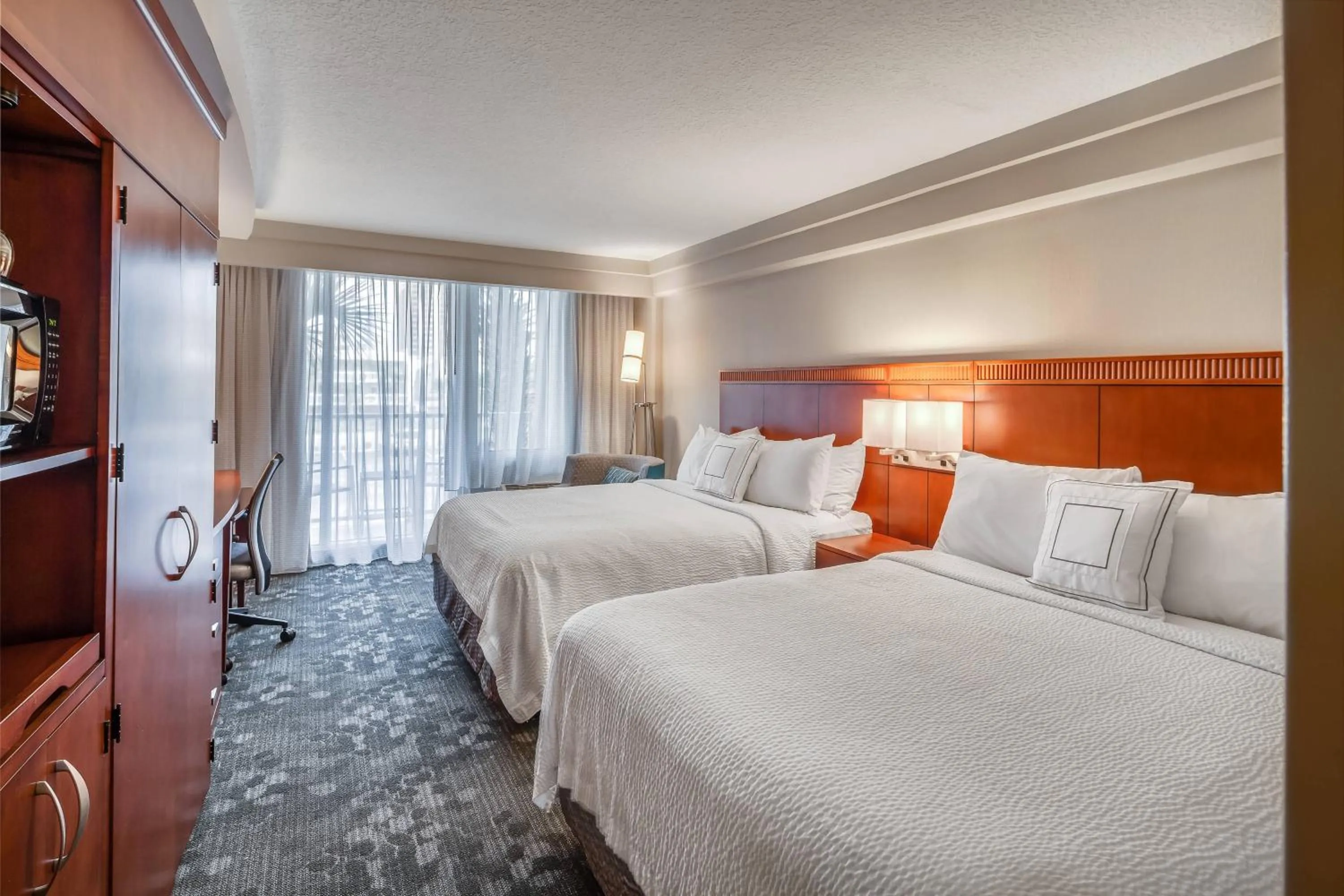 Photo of the whole room, Bed in Courtyard by Marriott Jacksonville Beach Oceanfront