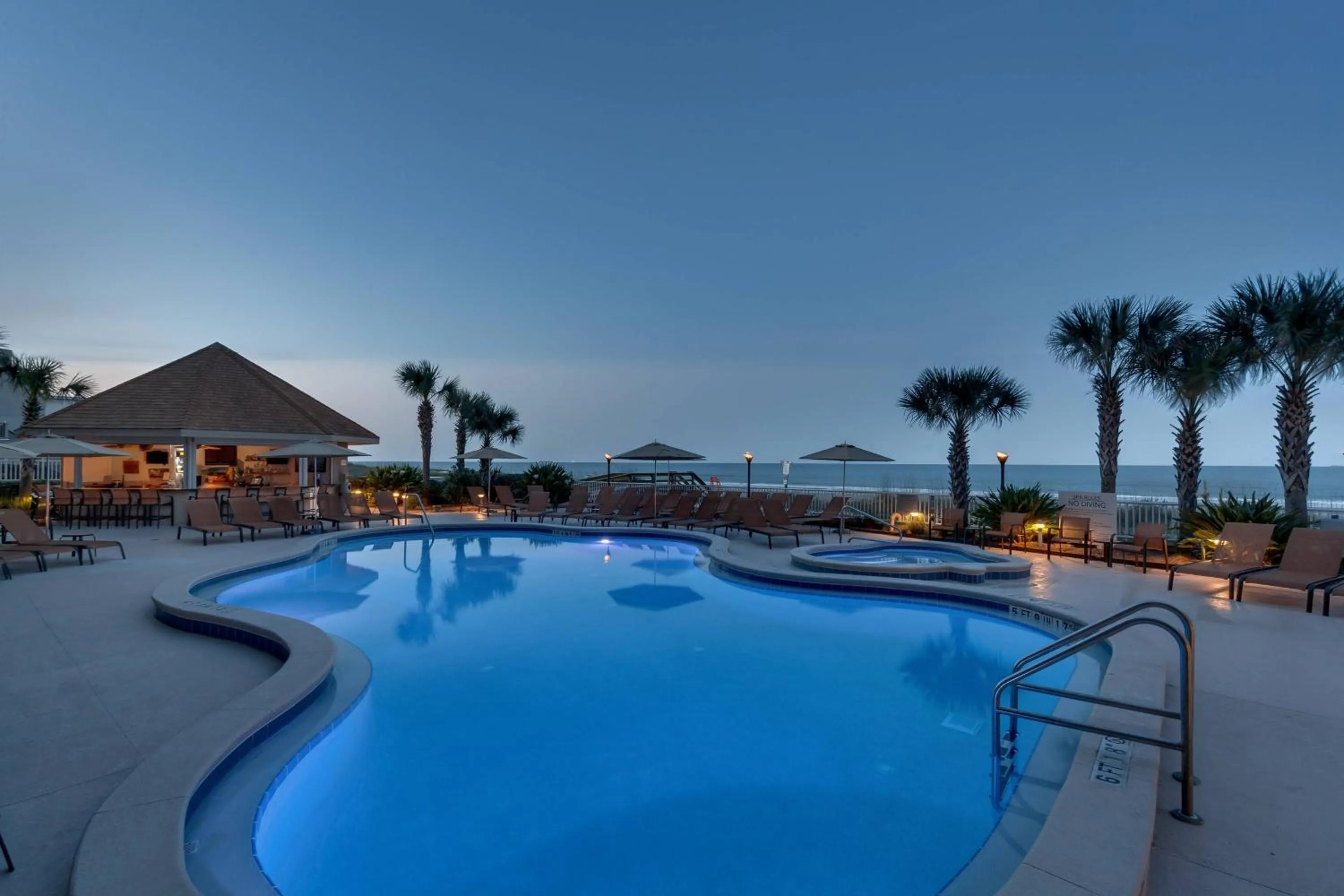 Swimming pool in Courtyard by Marriott Jacksonville Beach Oceanfront