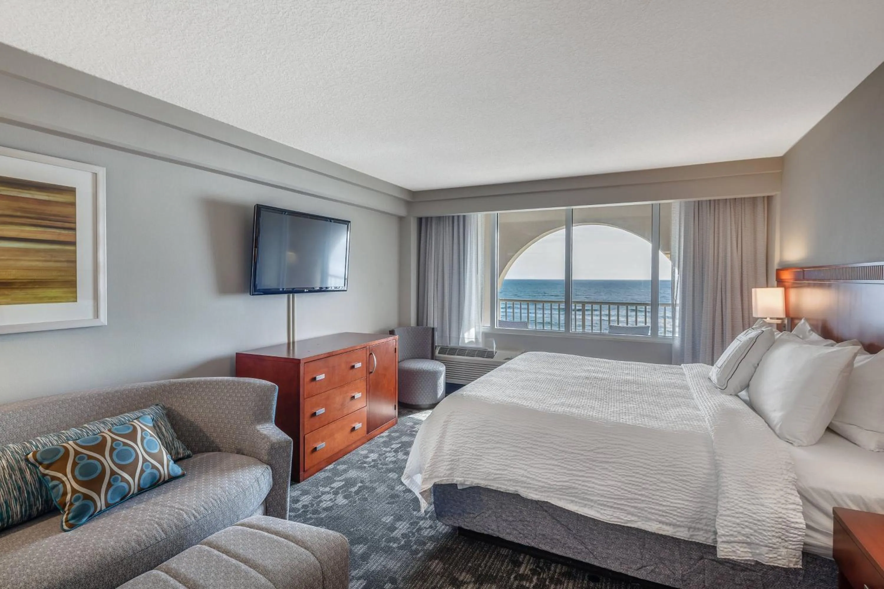Photo of the whole room, Bed in Courtyard by Marriott Jacksonville Beach Oceanfront