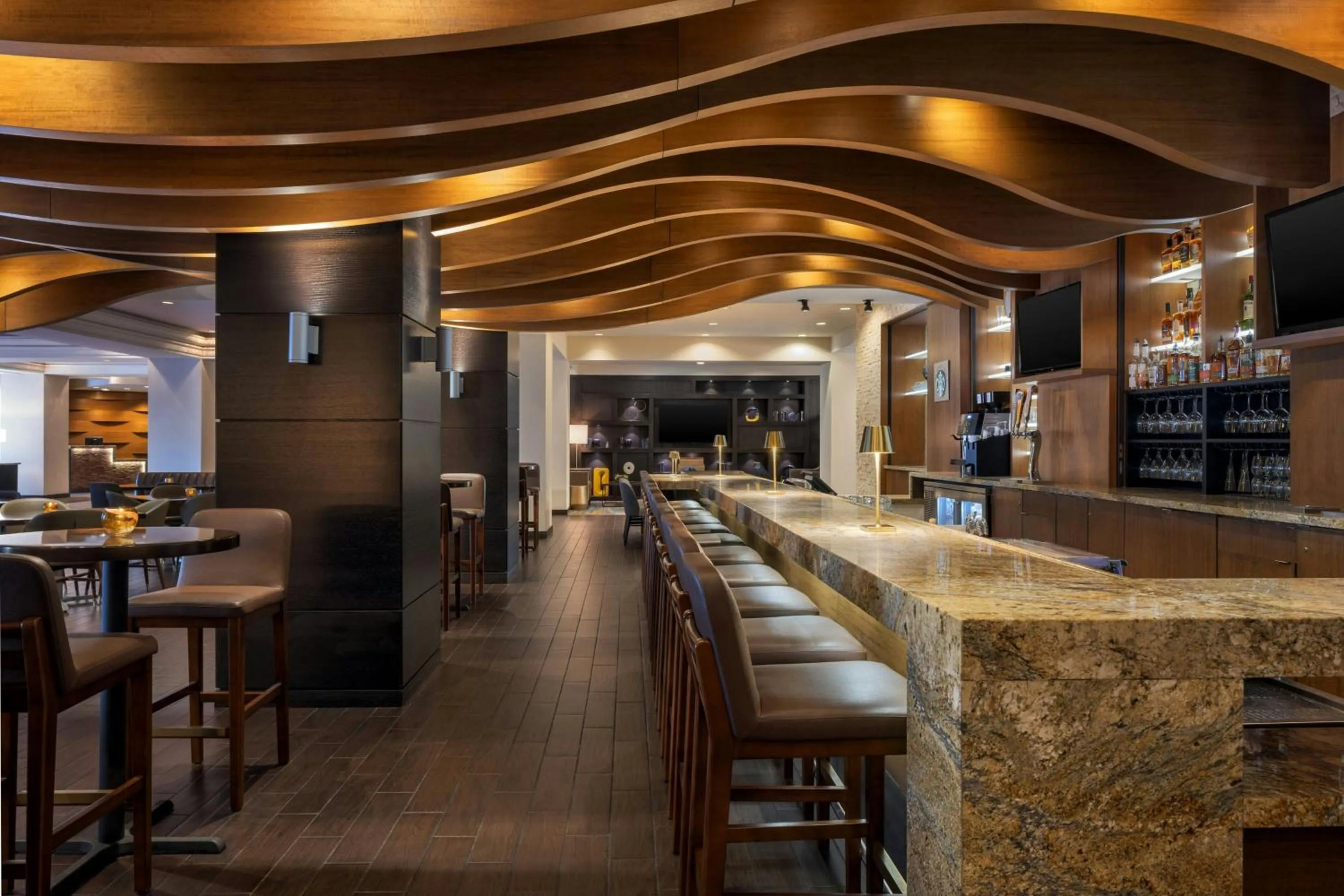 Lounge or bar in Wichita Marriott